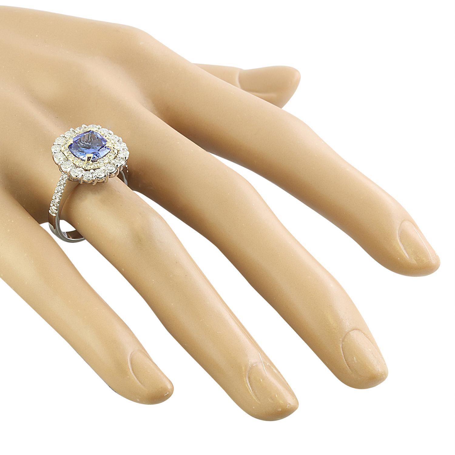 Exquisite Natural Tanzanite Diamond Ring in 14K Two-Tone Gold In New Condition For Sale In Los Angeles, CA