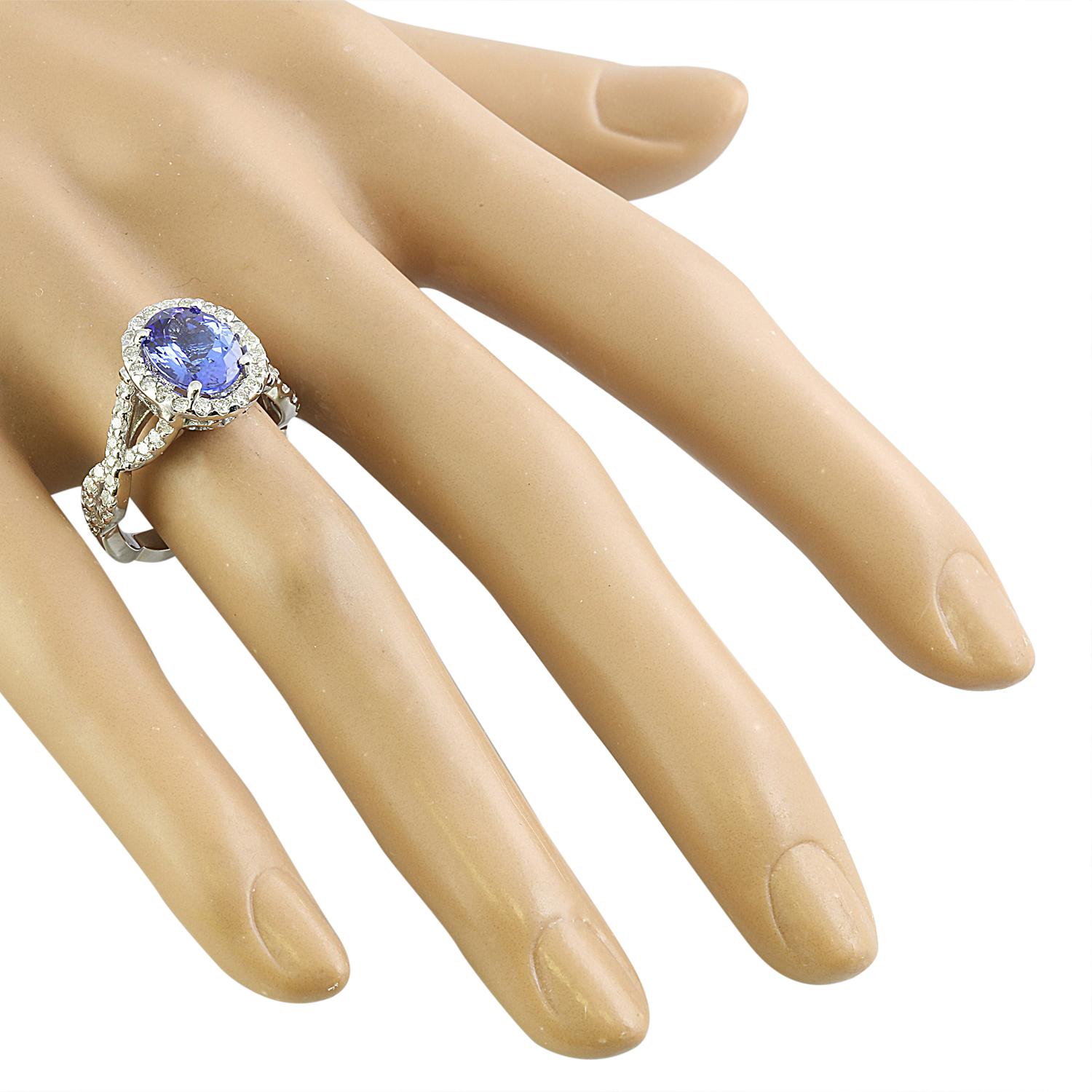 Exquisite Natural Tanzanite Diamond Ring in 14K White Gold In New Condition For Sale In Los Angeles, CA