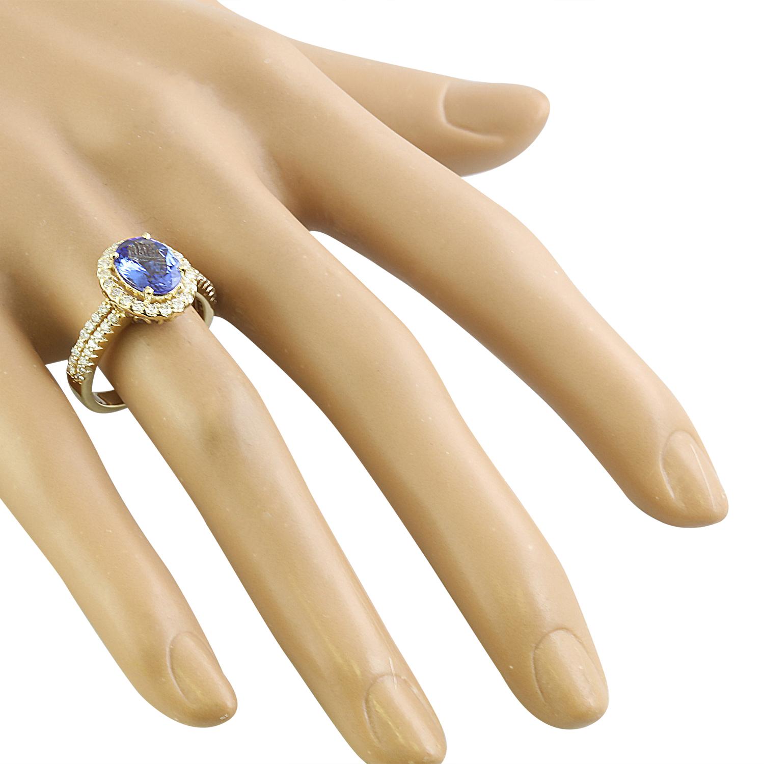 Exquisite Natural Tanzanite Diamond Ring in 14K Yellow Gold In New Condition For Sale In Los Angeles, CA