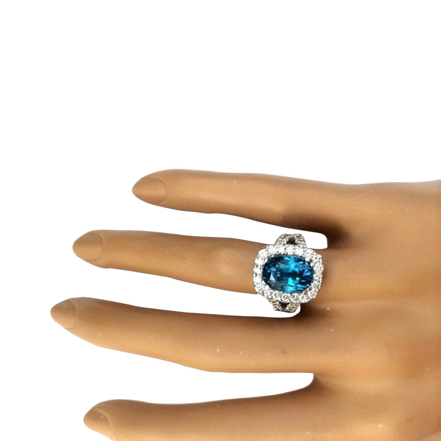 Exquisite Natural Zircon Diamond Ring In 14 Karat Solid White Gold In New Condition For Sale In Manhattan Beach, CA