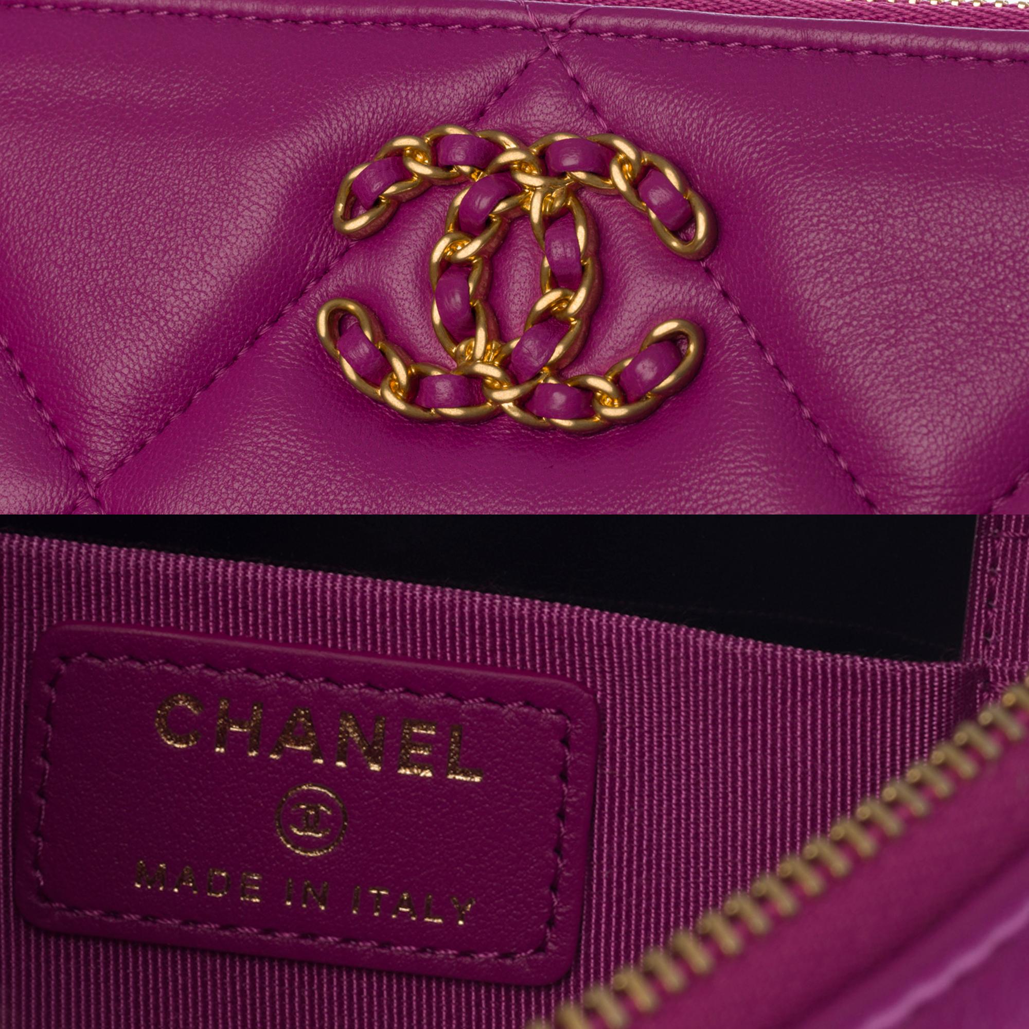 Exquisite New Chanel 19 Pouch/ Wallet in purple quilted lambskin leather , GHW In New Condition In Paris, IDF
