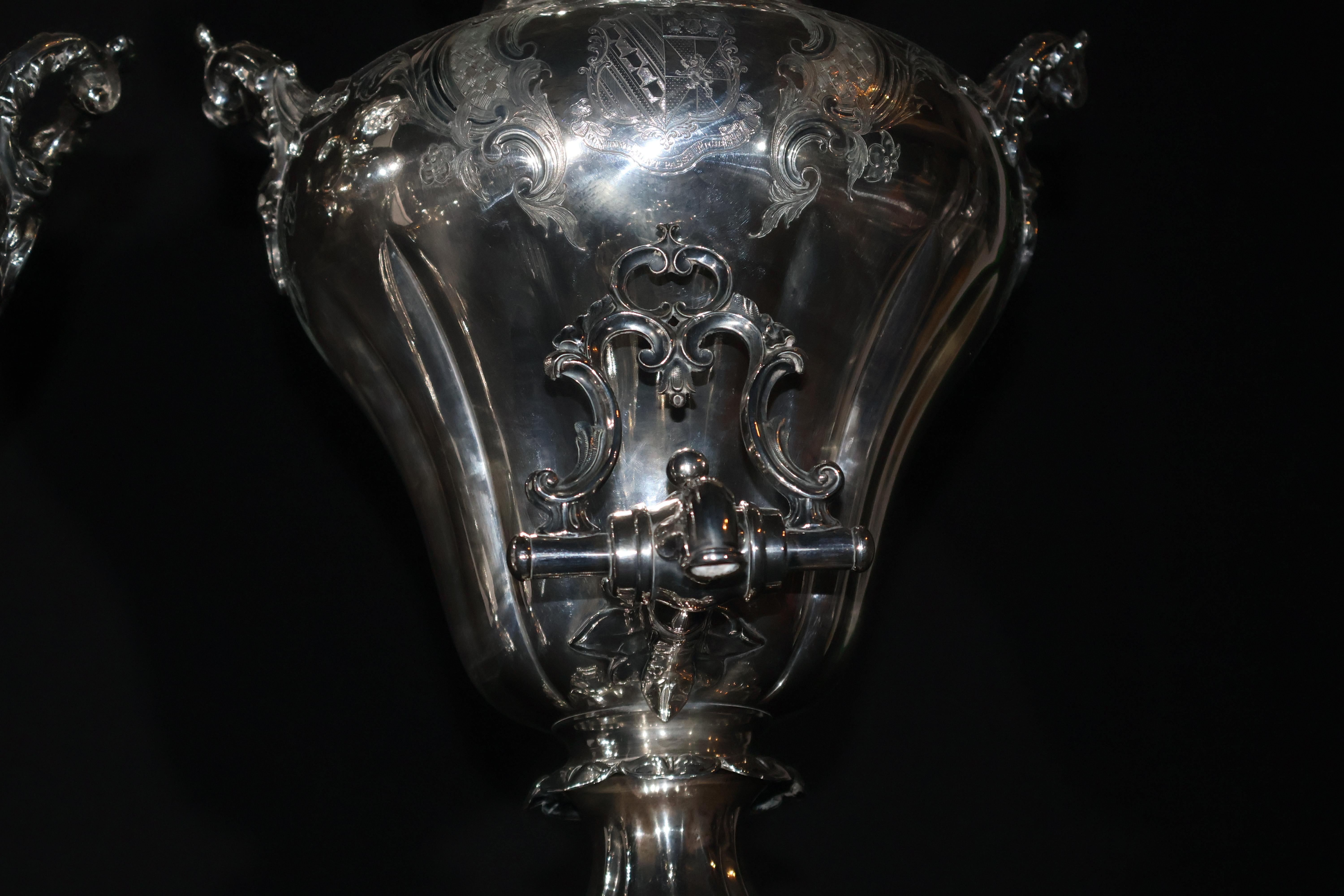 Squisita coppia di samovar Sheffield antichi in vendita 5