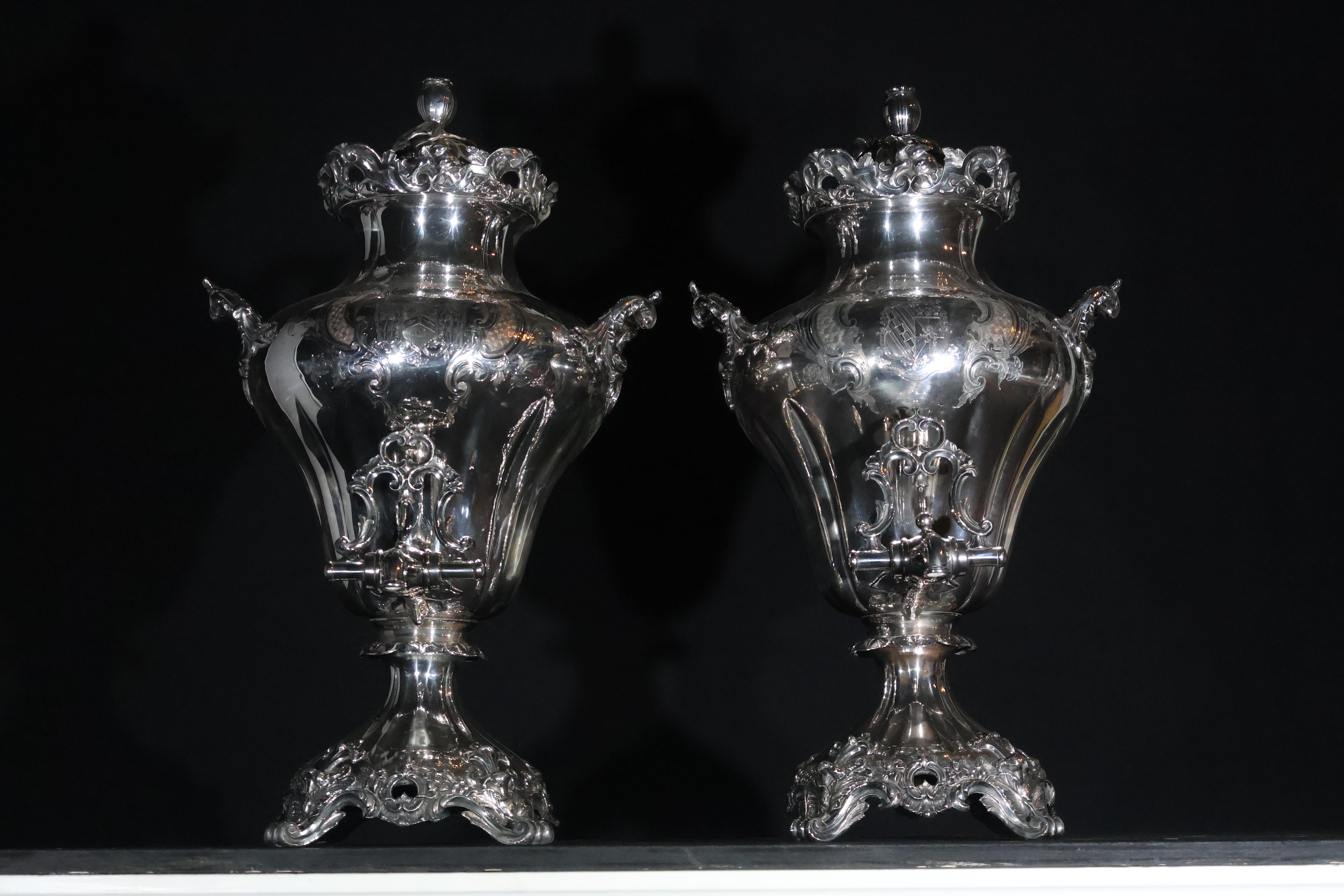 Squisita coppia di samovar Sheffield antichi in vendita 9