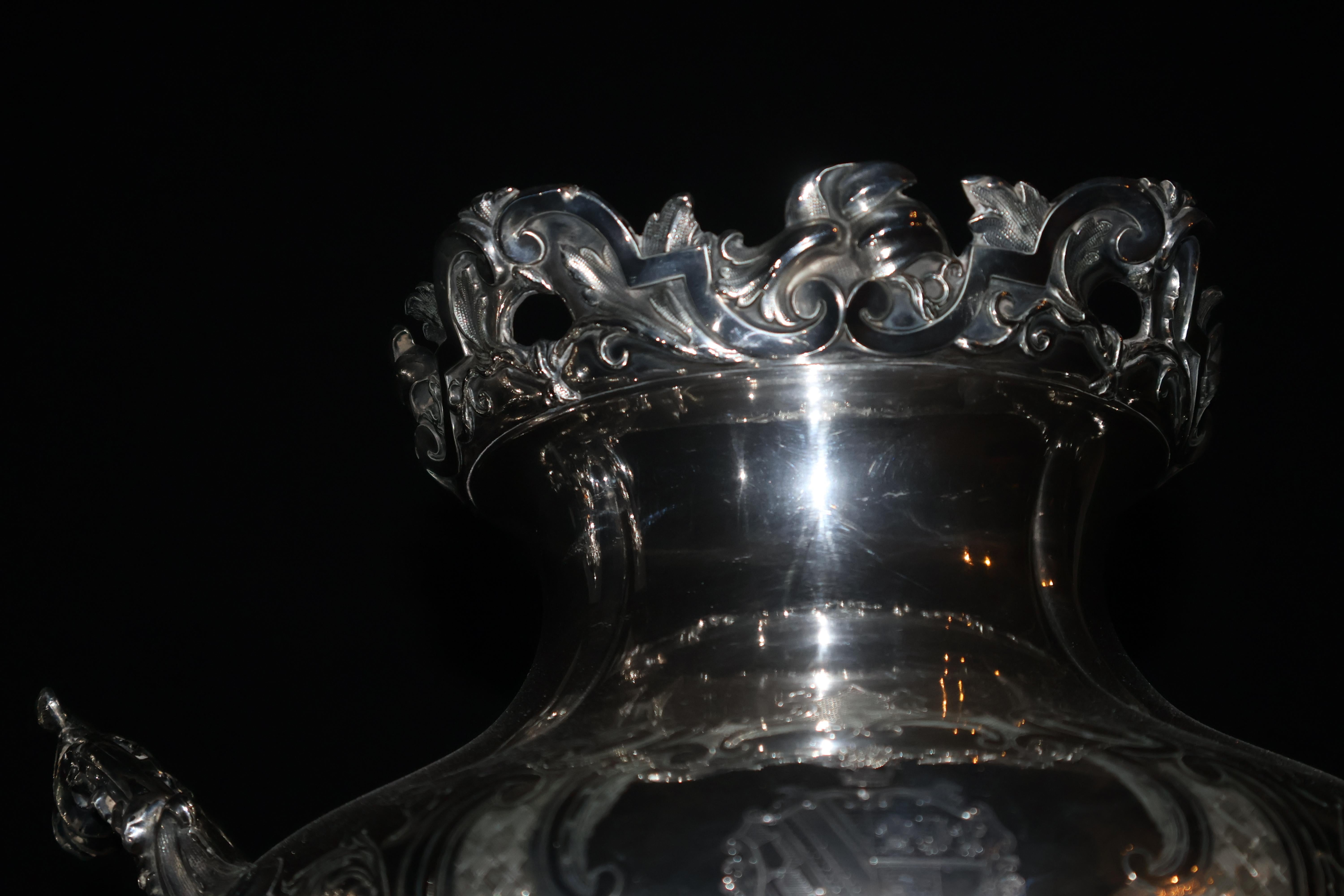 Argentato Squisita coppia di samovar Sheffield antichi in vendita