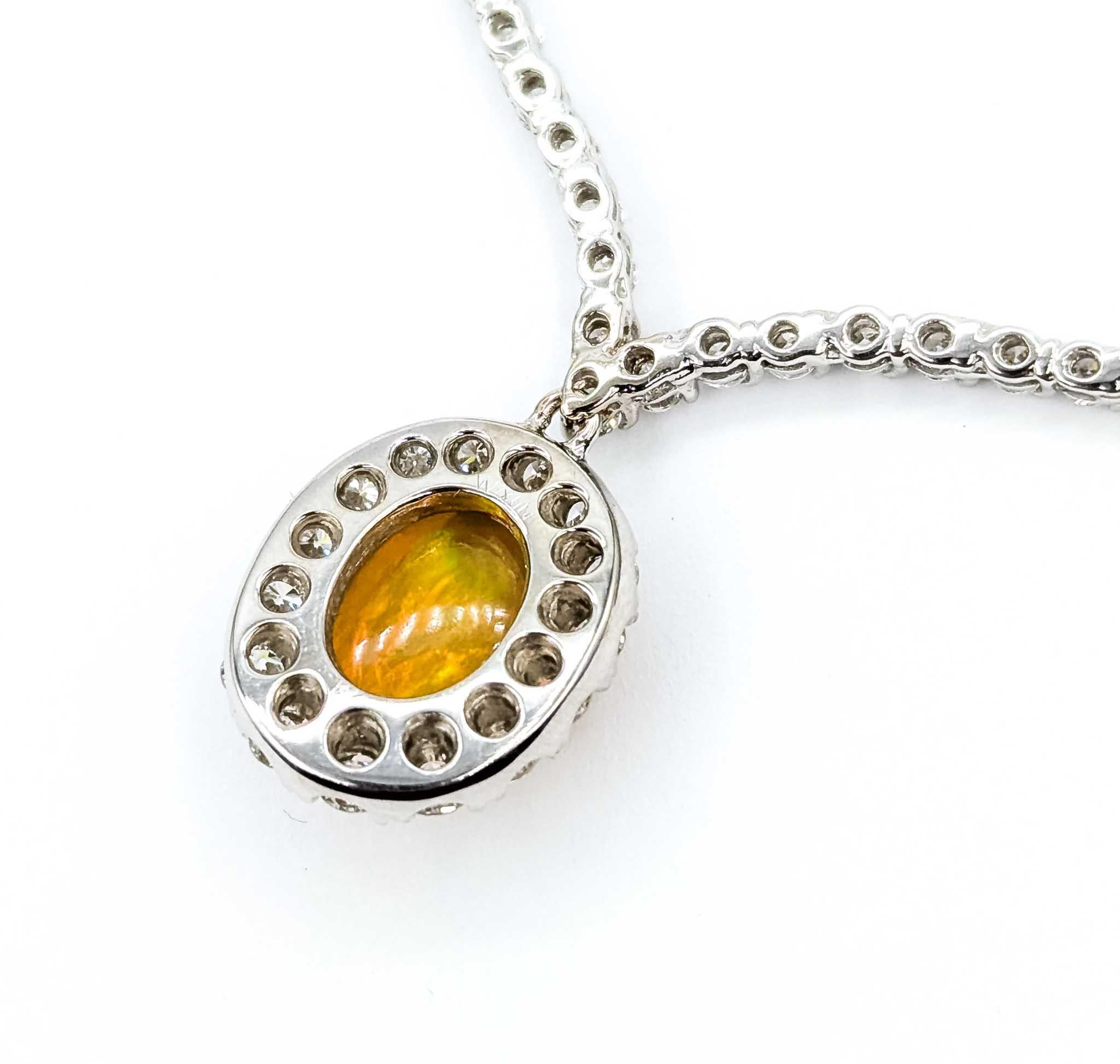 Squisita collana con opale e diamanti in oro bianco 18 carati In condizioni ottime in vendita a Bloomington, MN