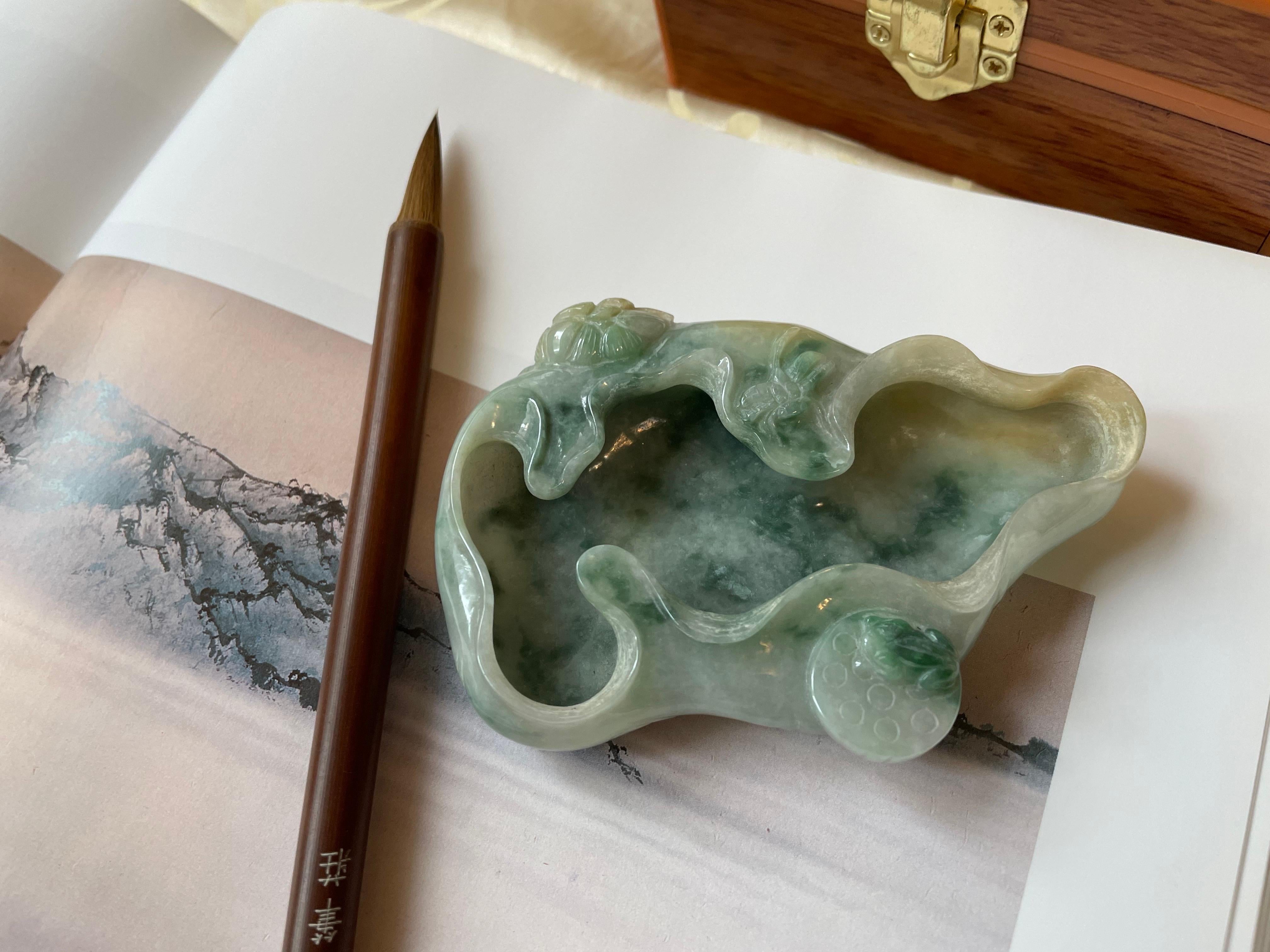 Artista Squisita ciotola di giada per inchiostro, vassoio per le ceneri, realizzata a mano in Myanmar. in vendita