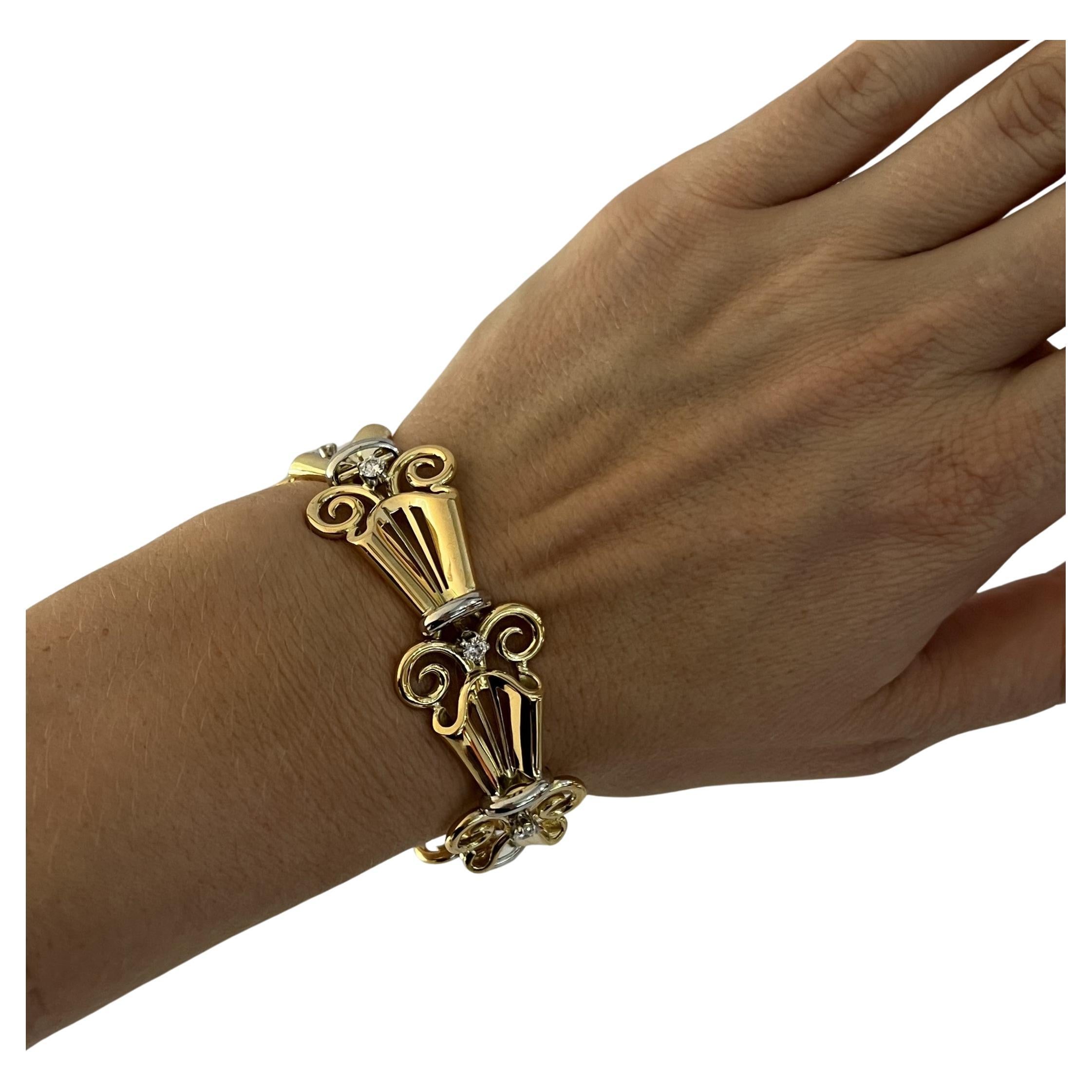 Exquisite Ornate Bracelet with Diamonds in 18 Karat Yellow & White Gold In Good Condition For Sale In Lucerne, CH