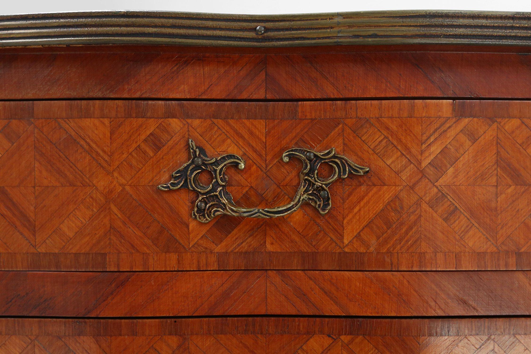 Incrusté Paire exquise de 2 tables de nuit Louis XVI, Belgique, vers 1950 en vente