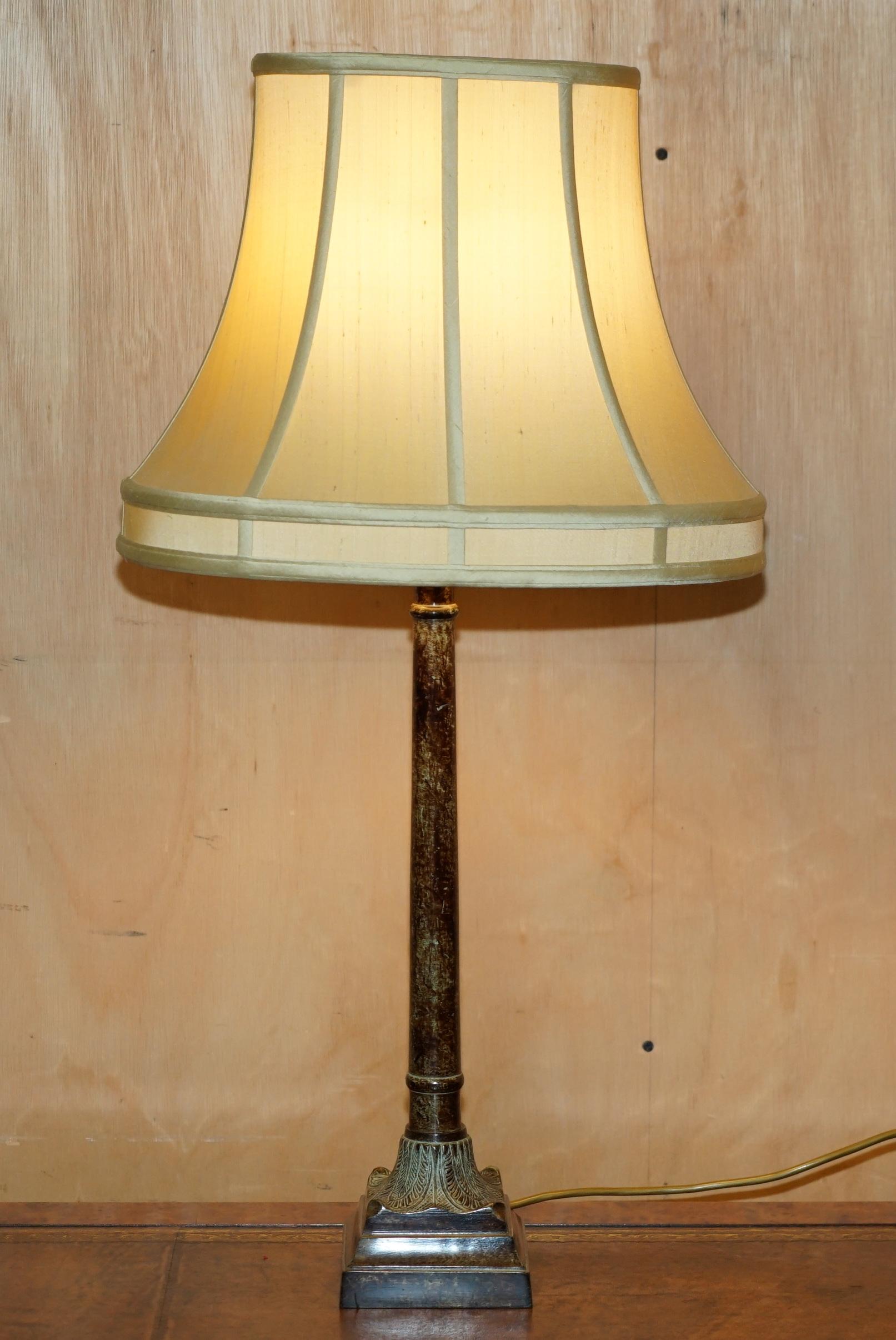 Art déco Exquise parure de 78 cm de lustre de table corINTHIAN à poils longs en métal peint en vente