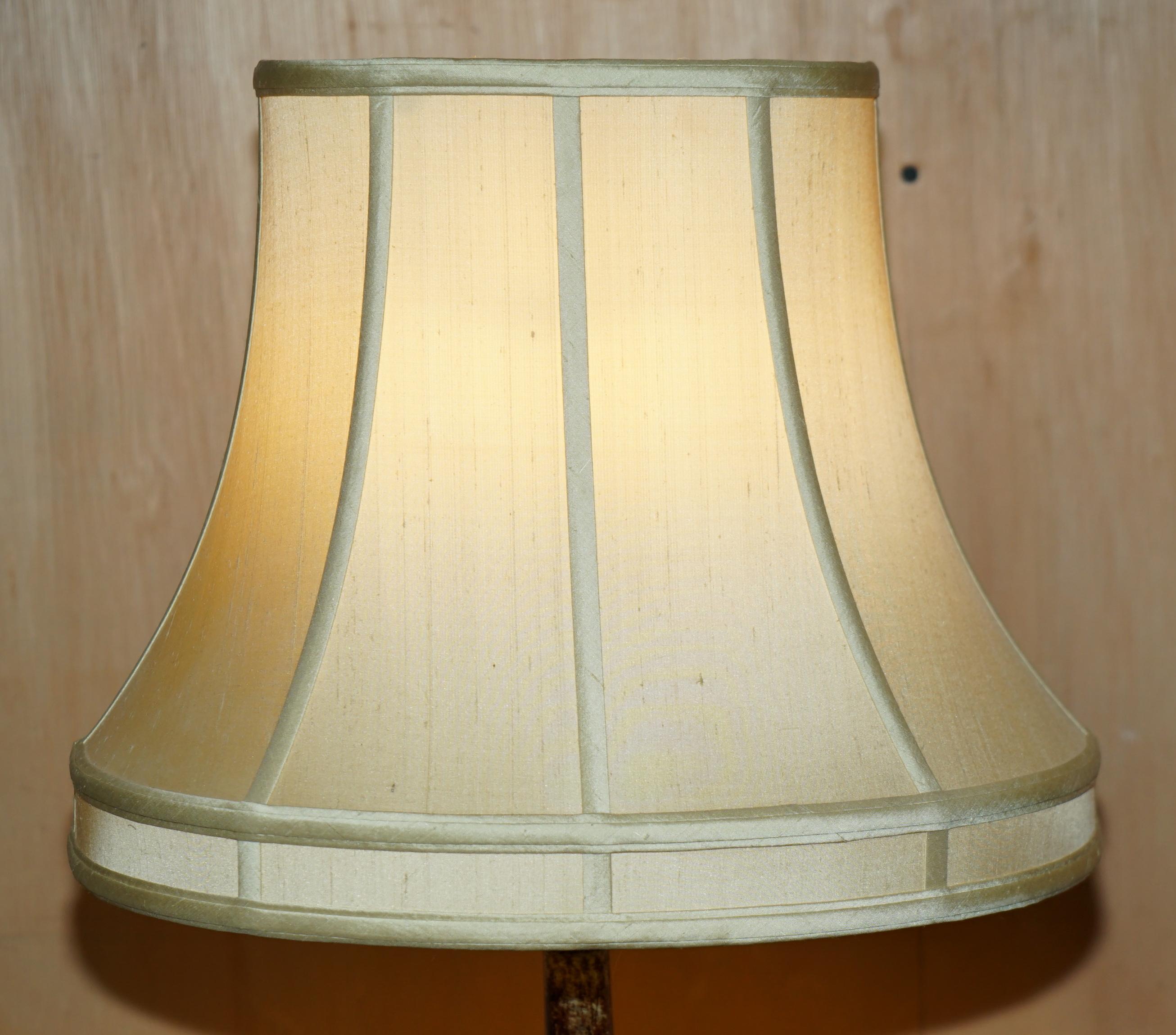 italien Exquise parure de 78 cm de lustre de table corINTHIAN à poils longs en métal peint en vente
