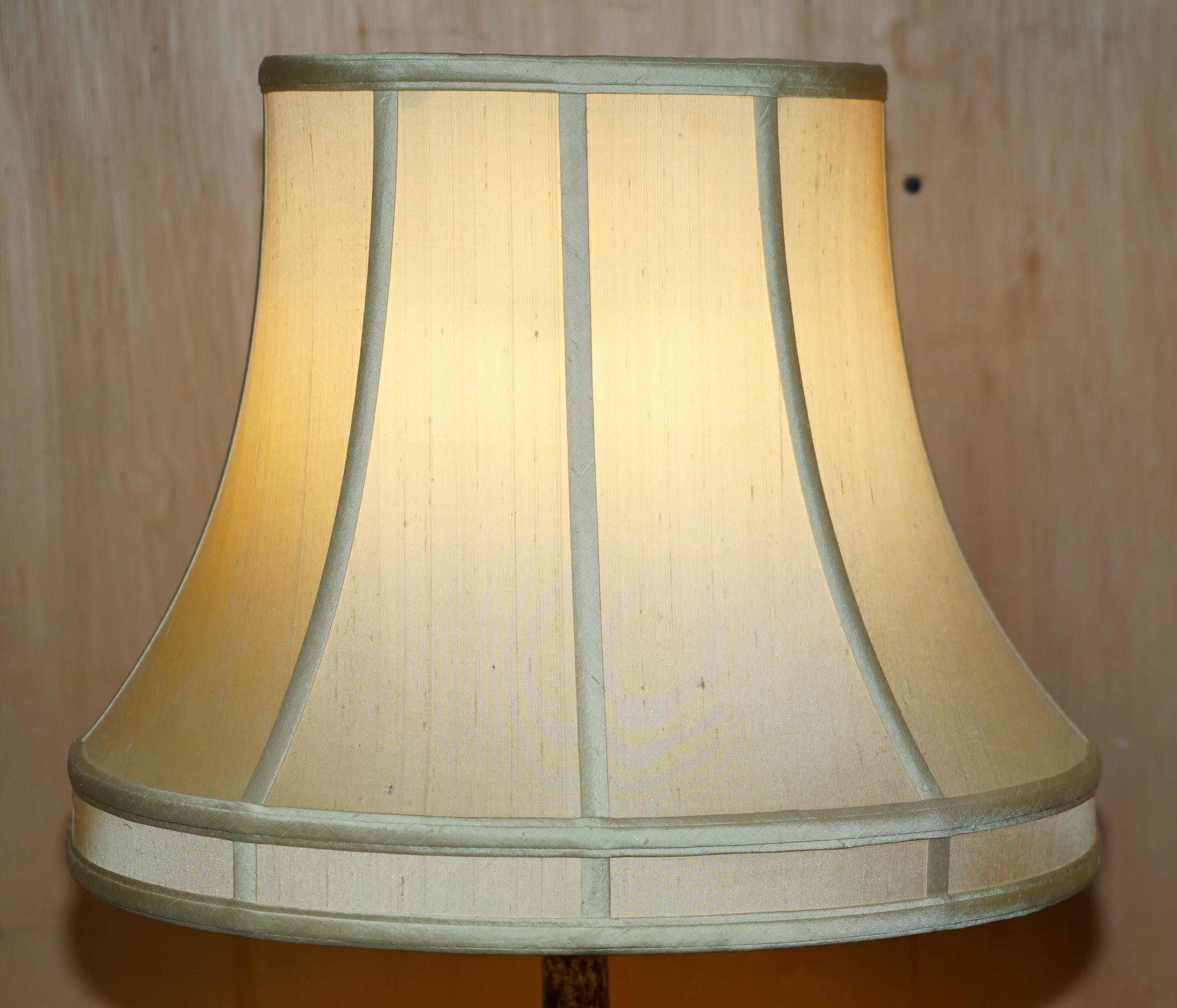 Exquise parure de 78 cm de lustre de table corINTHIAN à poils longs en métal peint en vente 1