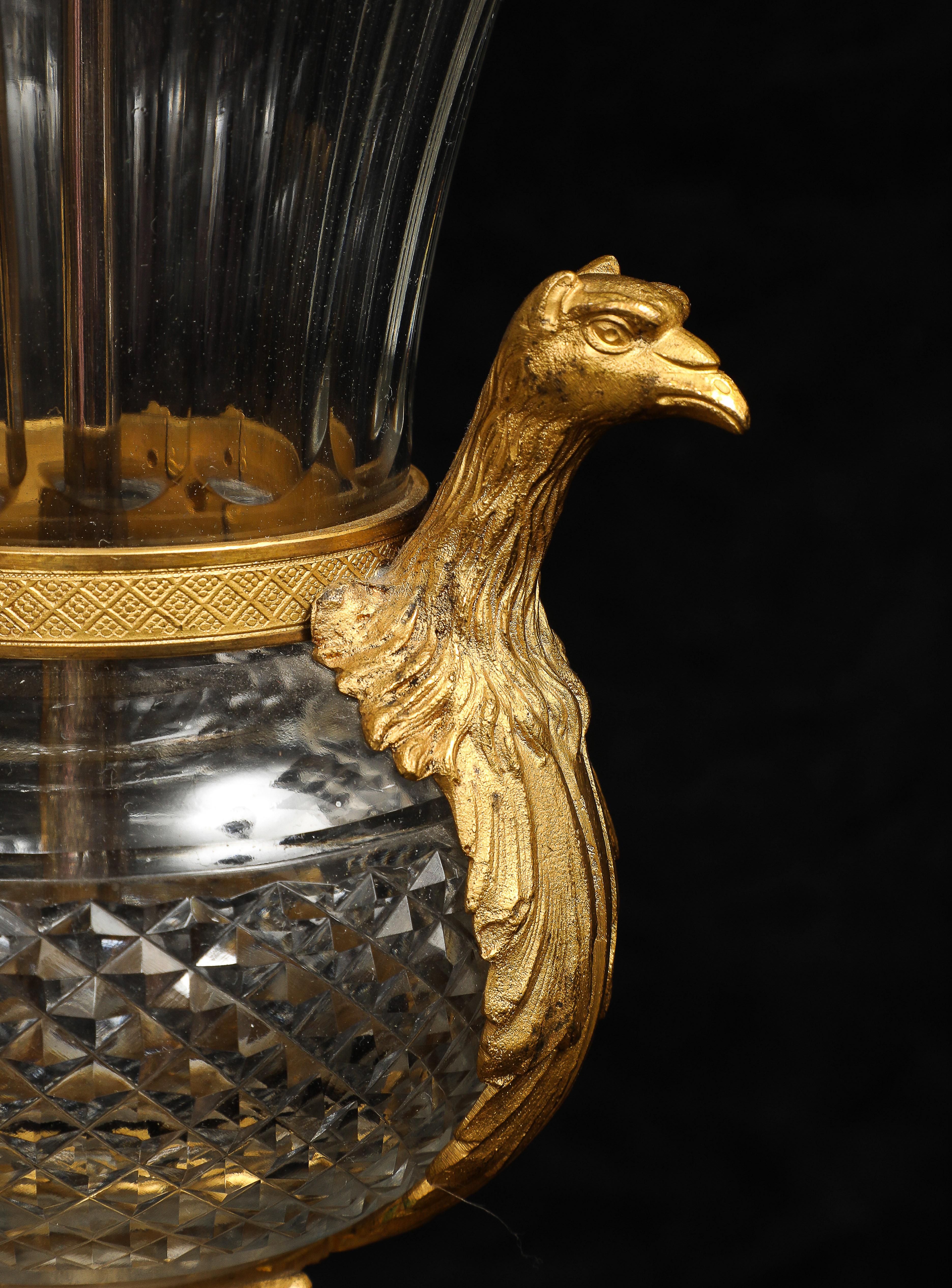 Exquisites Paar antiker französischer Kristall- und Dore-Bronze-Urnen/Lampen, montiert im Angebot 10