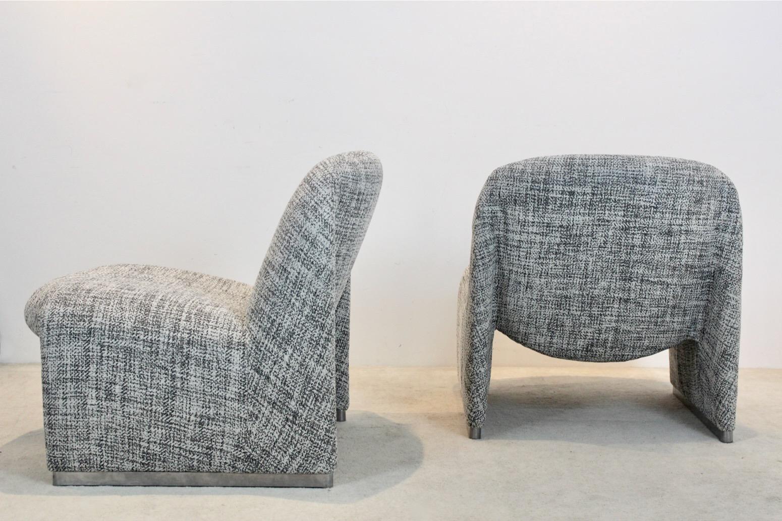Exquisite Pair of Artifort Alky Chairs by Giancarlo Piretti For Sale 5