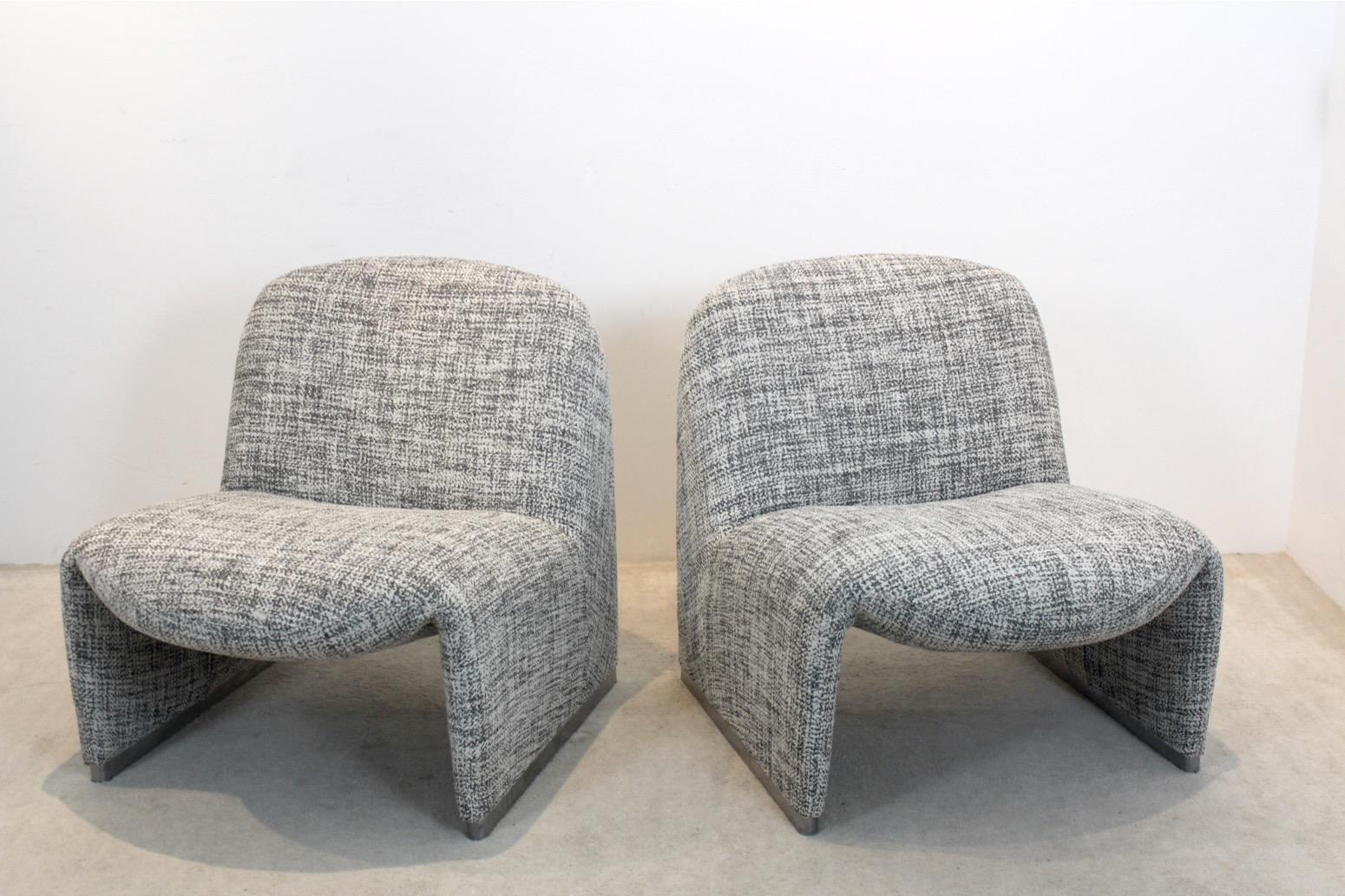 Exquisite Pair of Artifort Alky Chairs by Giancarlo Piretti For Sale 6