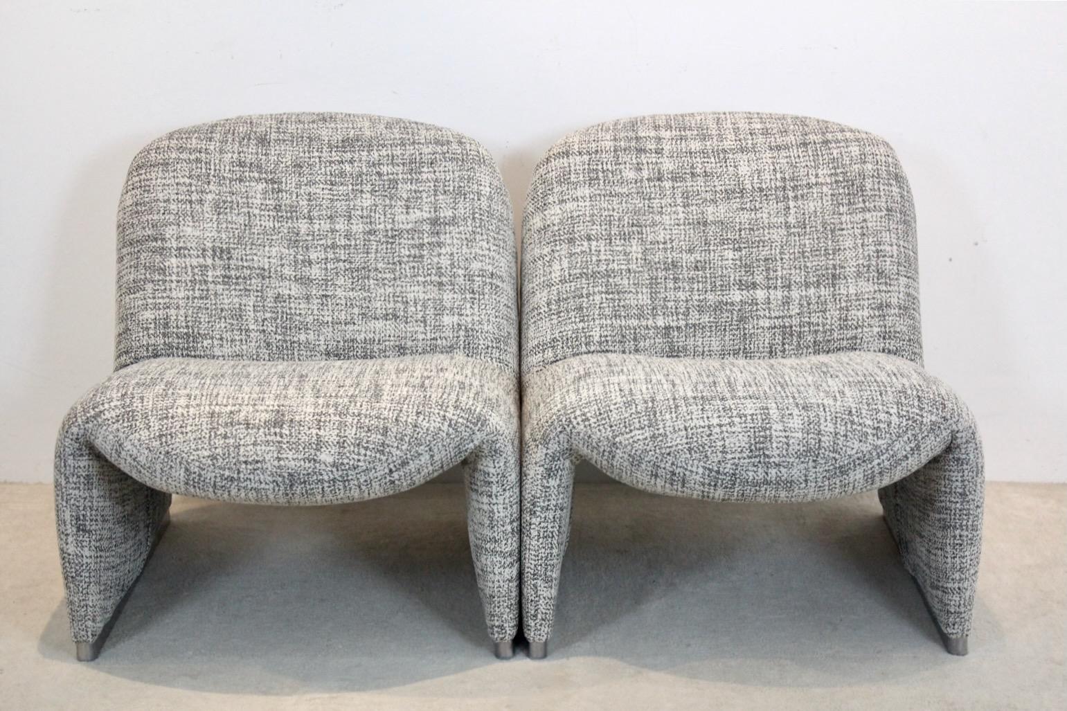 Exquisite Pair of Artifort Alky Chairs by Giancarlo Piretti For Sale 7