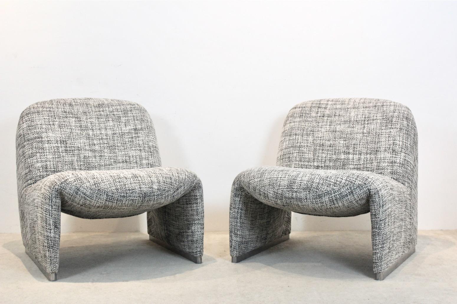 Exquisite Pair of Artifort Alky Chairs by Giancarlo Piretti For Sale 9