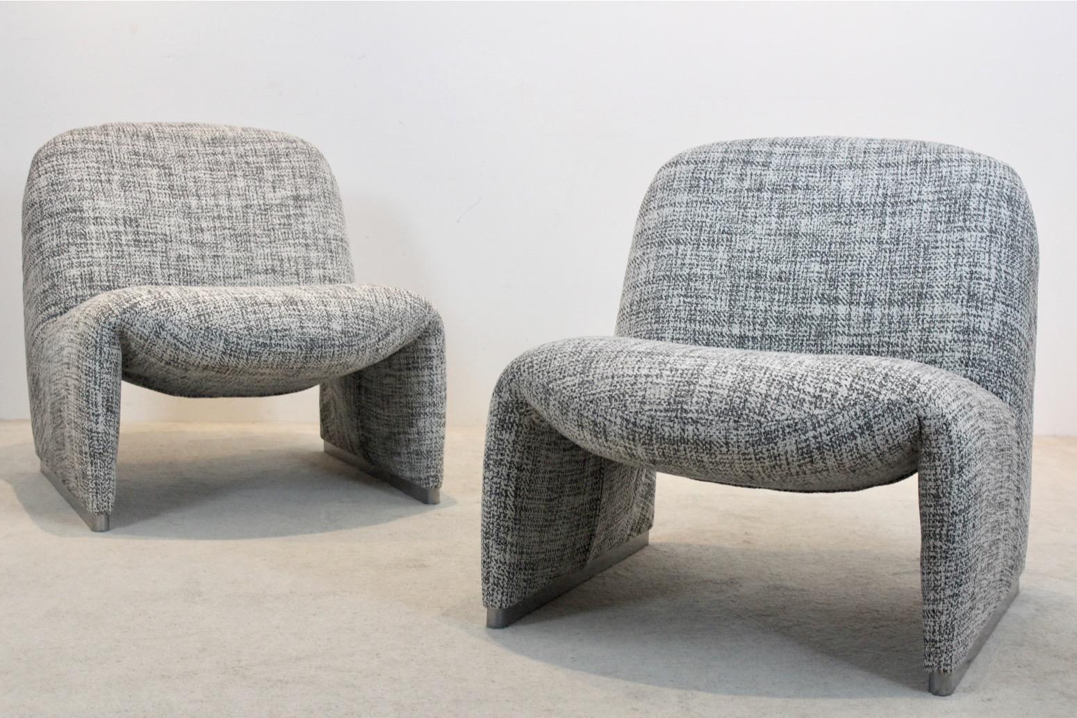 Exquisites Paar Artifort-Alky-Stühle von Giancarlo Piretti im Angebot 1