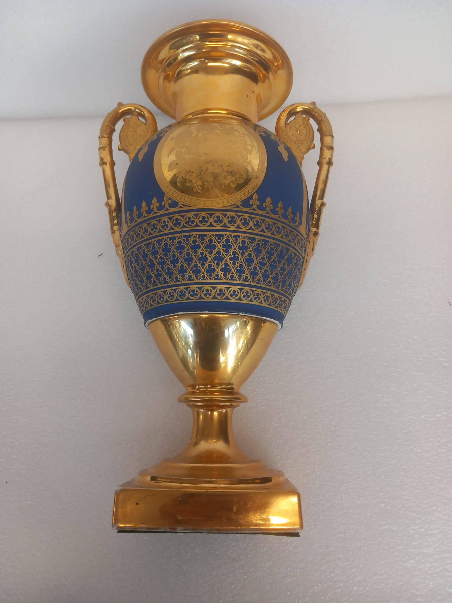 Gilt Exquisite Pair of Bleu de Roi Paris Porcelain Vases, Circa 1810-1815, Napoleonic