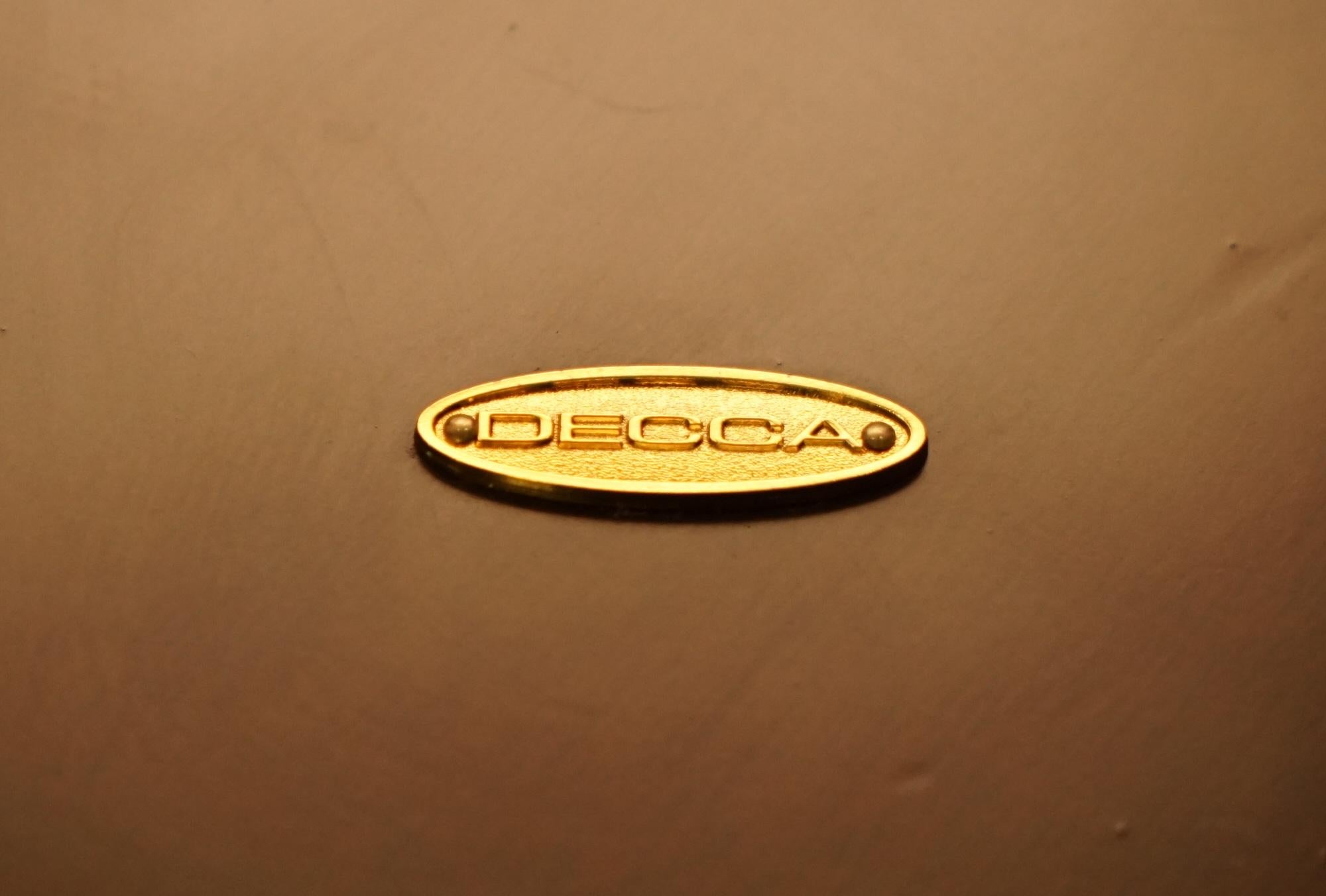 Laiton Paire exquise de tables d'appoint BRASS & MASSCAR EBONY DECCA en vente