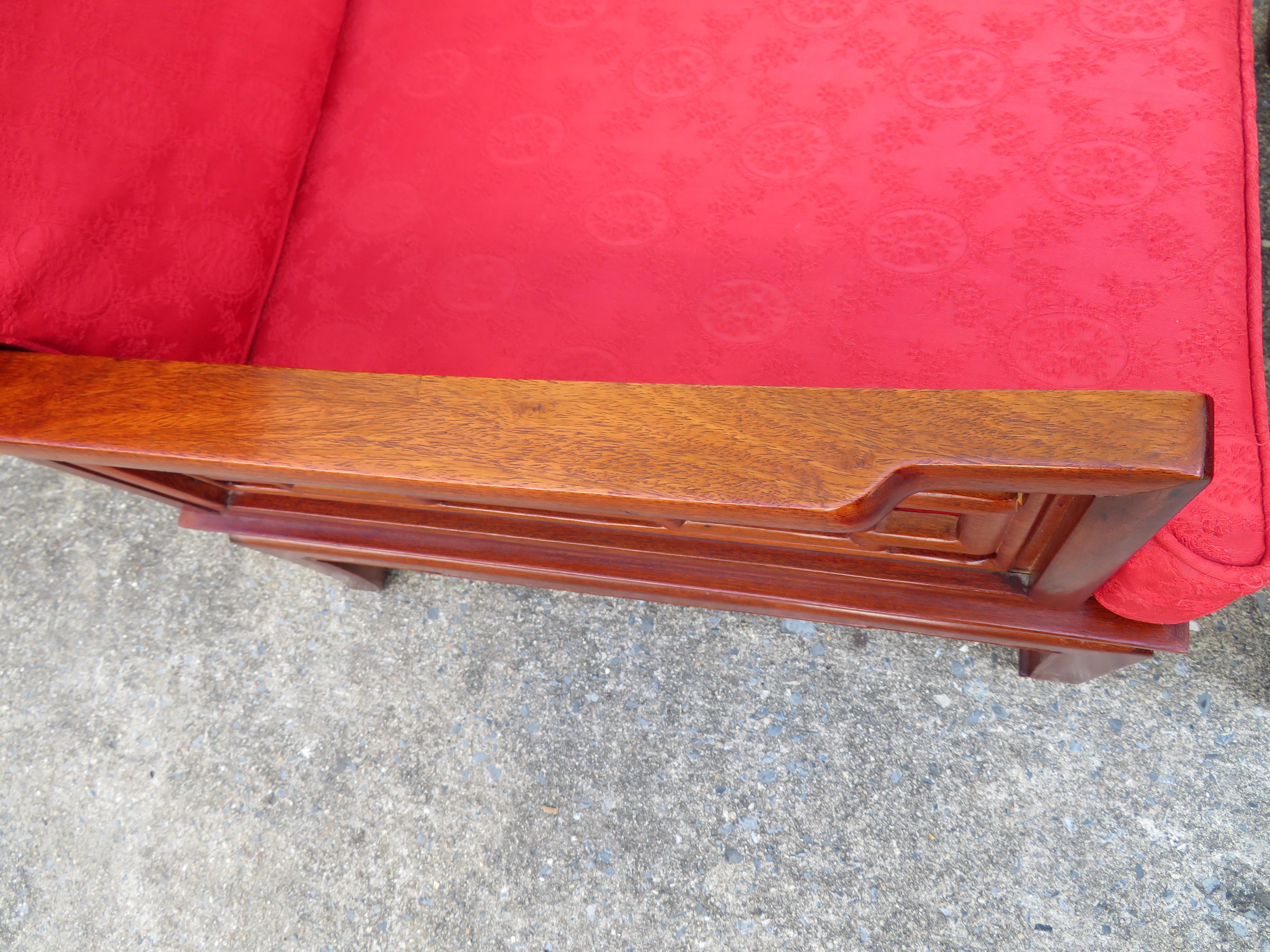 Squisita coppia di sedie in legno di palissandro intagliato in stile Ming Ming Asian Modern in vendita 5