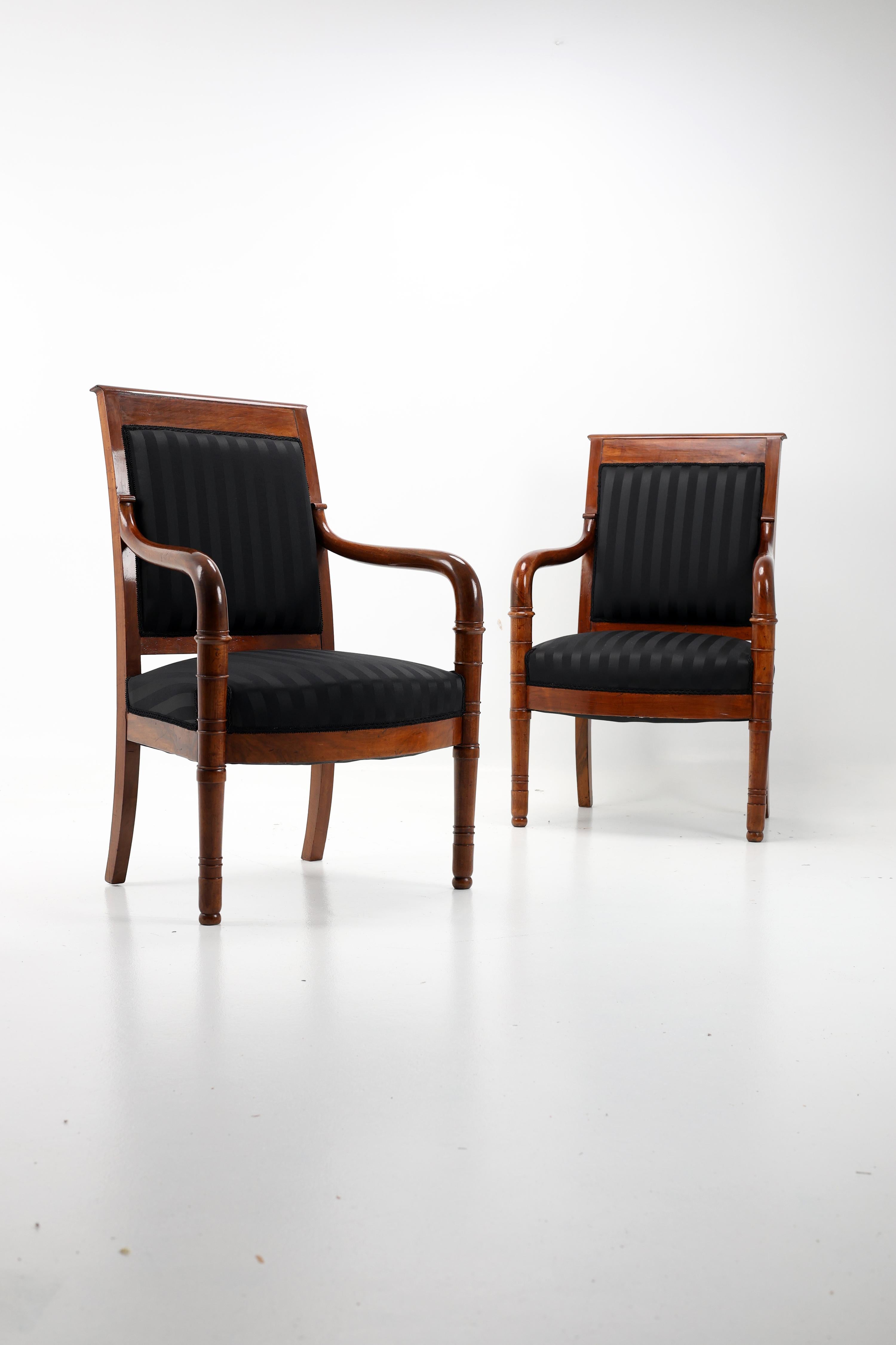 Empire Paire de fauteuils exquis du début du 19e siècle en vente
