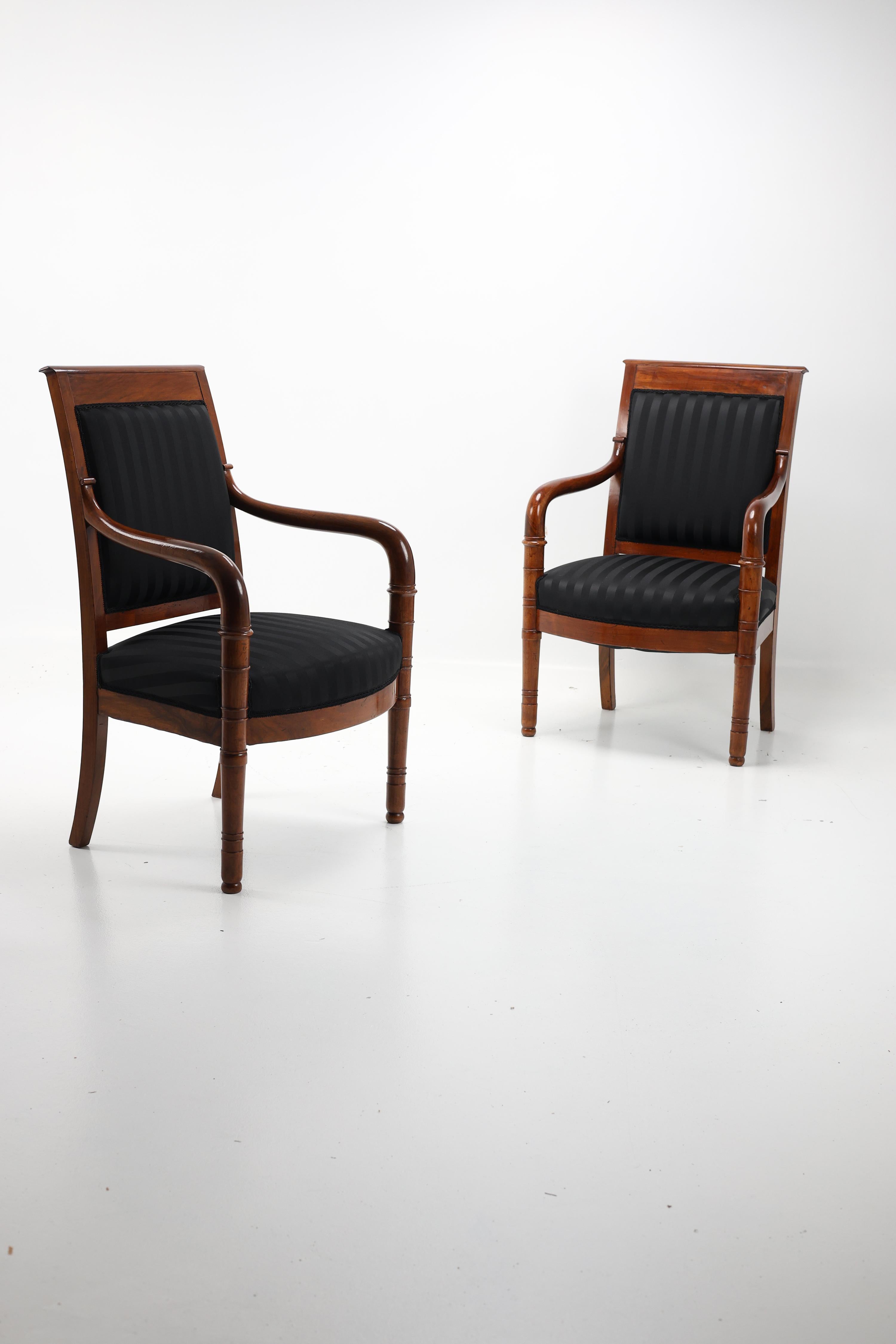 Poli Paire de fauteuils exquis du début du 19e siècle en vente