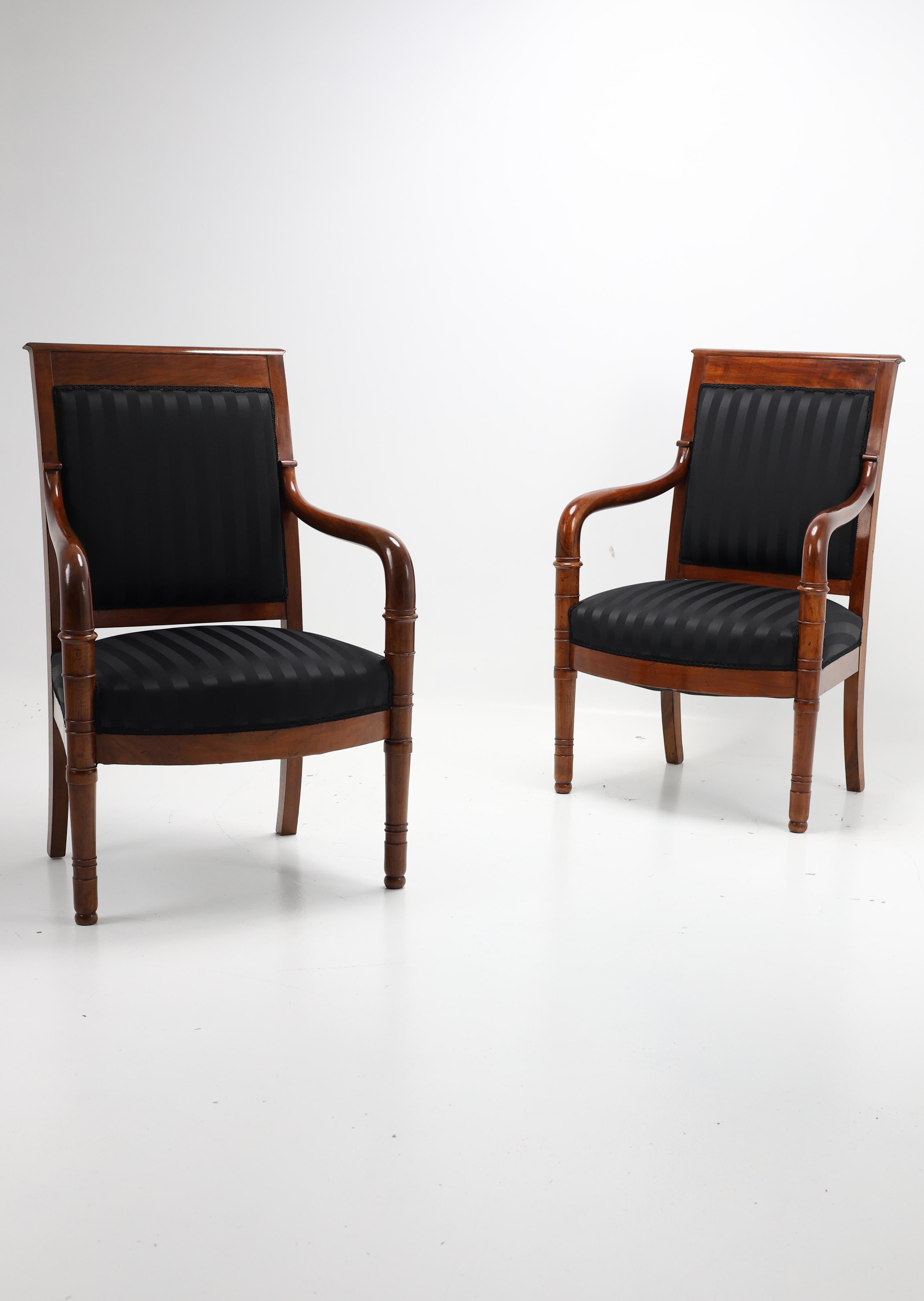 Paire de fauteuils exquis du début du 19e siècle Bon état - En vente à Stahnsdorf, DE