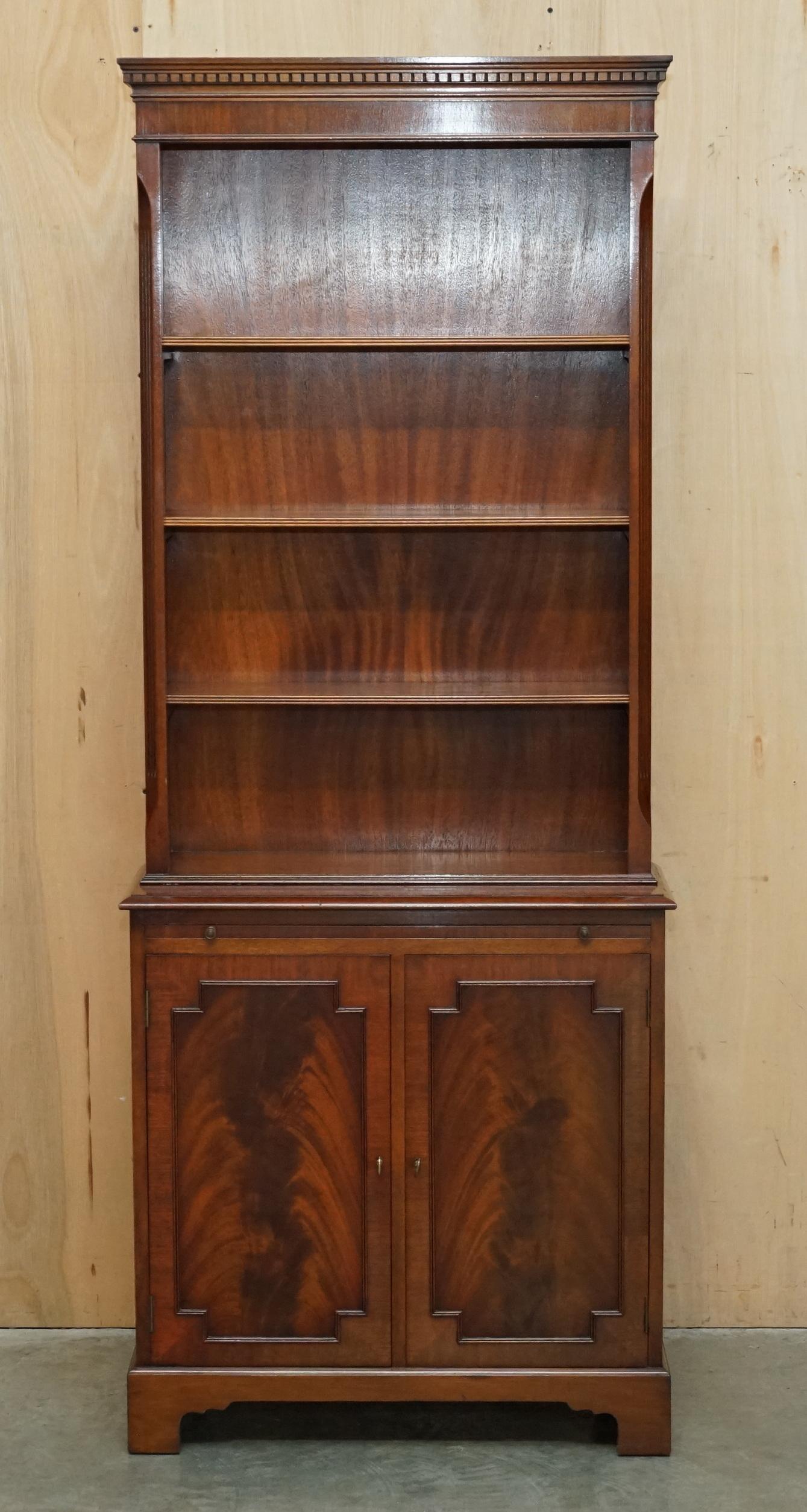 Victorian EXQUISITE PAIR OF FLAMED HARDWOOD LIBRARY BOOKCASES SLIP DRiNKS SERVING SHELVES For Sale