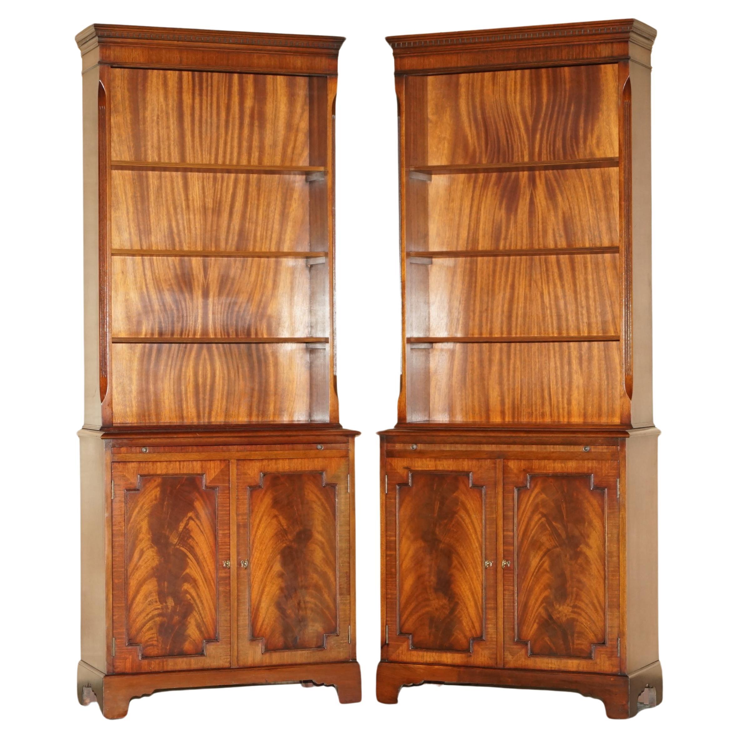 EXQUISITE PAIR OF FLAMED HARDWOOD LIBRARY BOOKCASES SLIP DRiNKS SERVING SHELVES For Sale