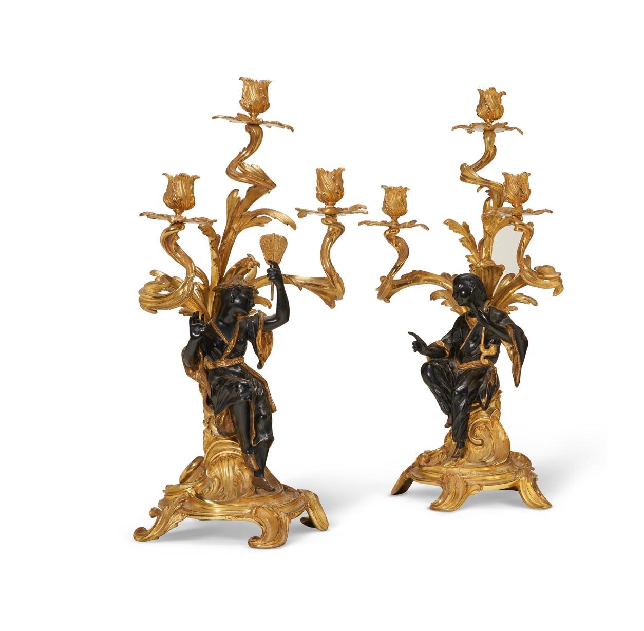 Squisita coppia di candelabri francesi in ormolu e bronzo patinato a cineserie in vendita 2