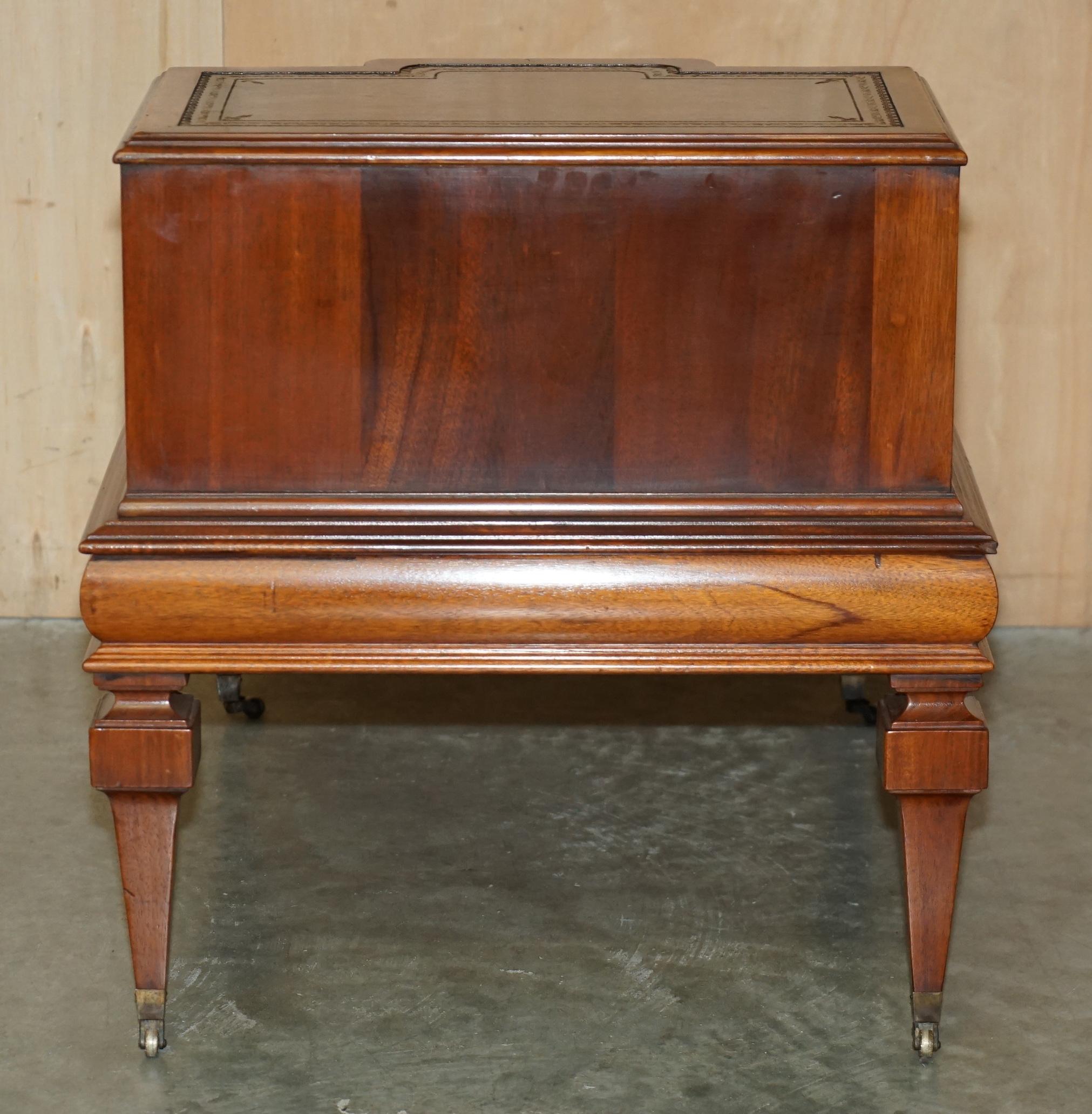 EXQUISITE PAIR OF FULLY RESTORED BROWN LEATHER SIDE END BOOK TABLES WITH DRAWERs For Sale 5