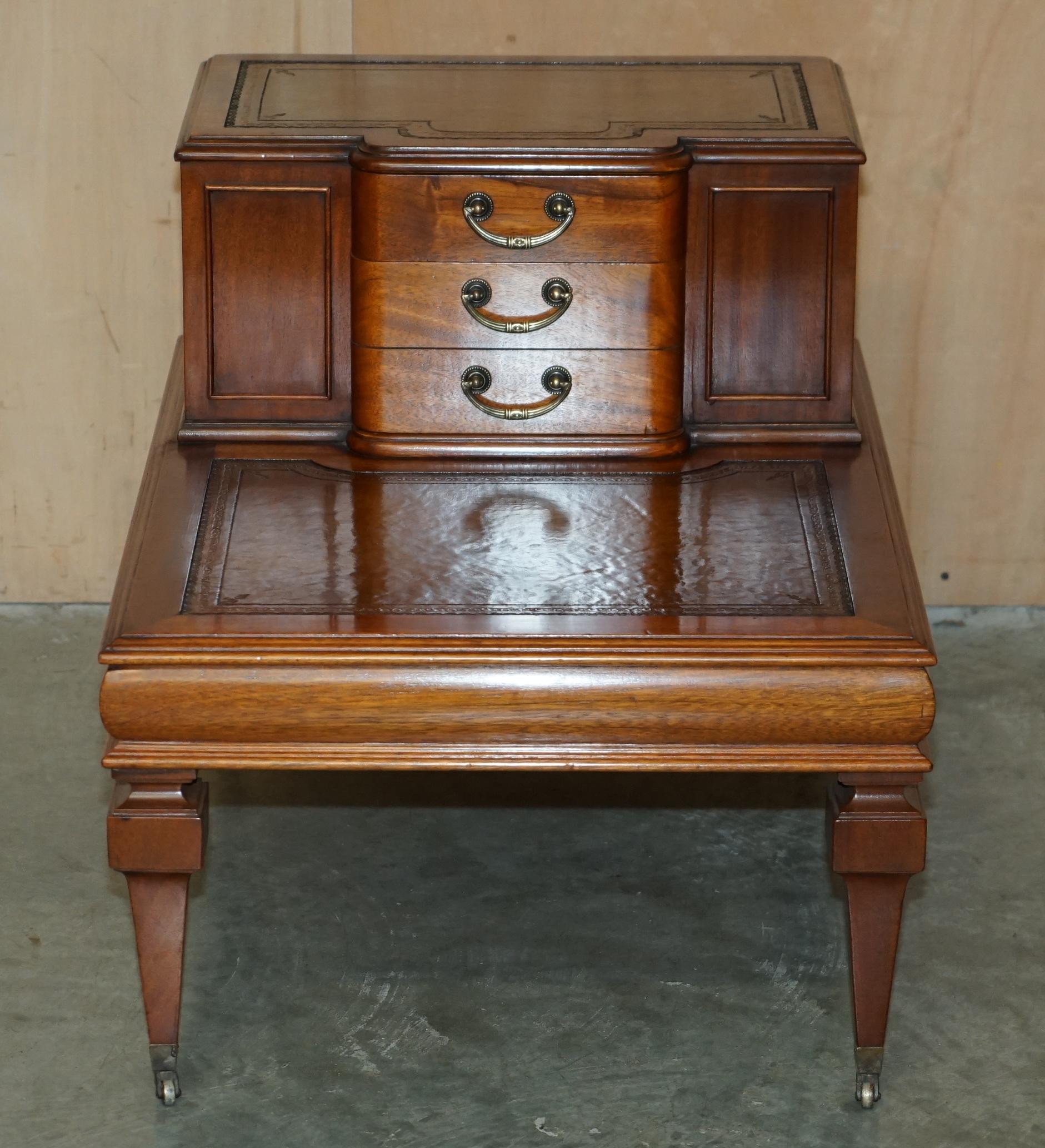 EXQUISITE PAIR OF FULLY RESTORED BROWN LEATHER SIDE END BOOK TABLES WITH DRAWERs For Sale 10
