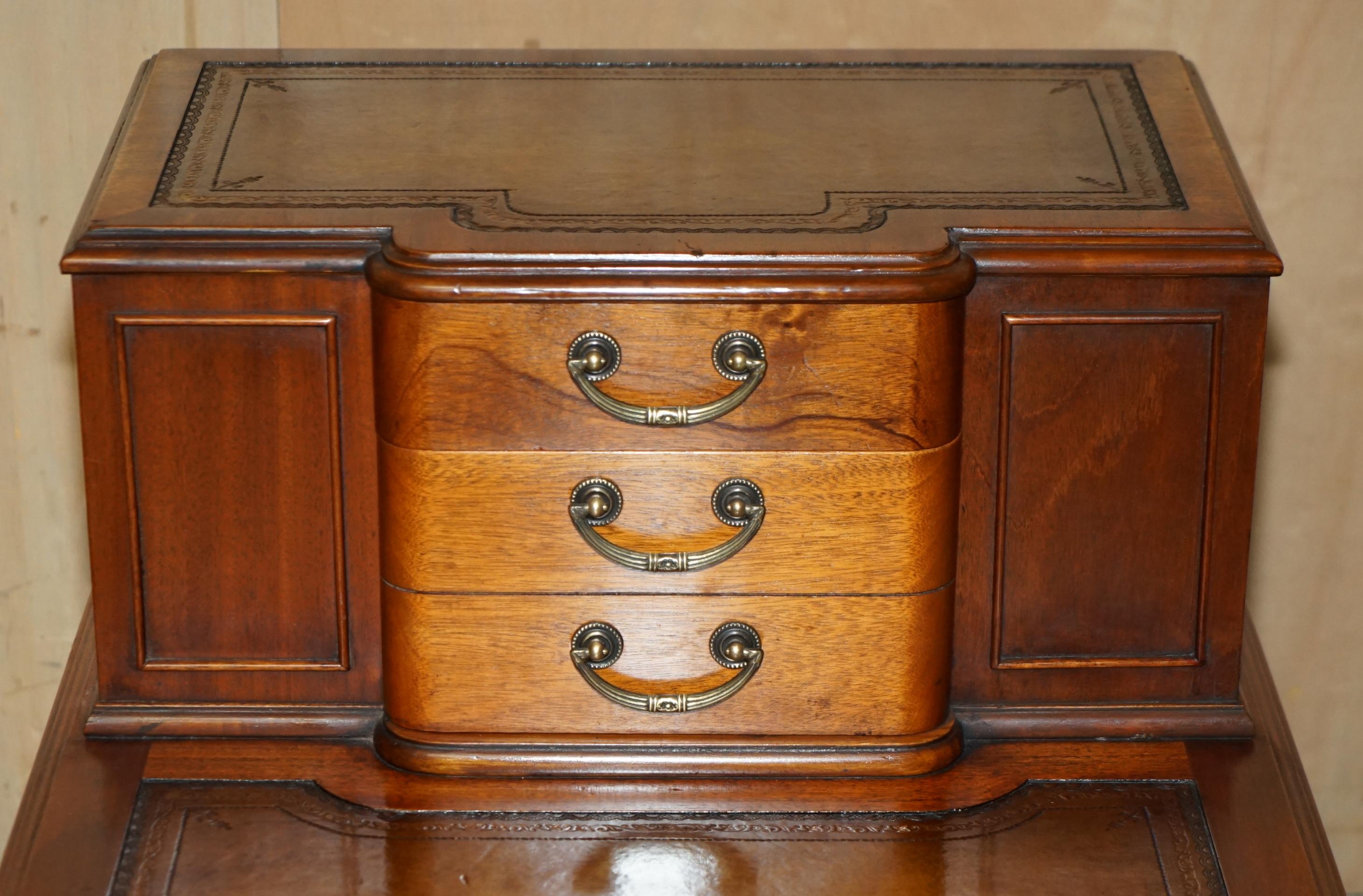 Hand-Crafted EXQUISITE PAIR OF FULLY RESTORED BROWN LEATHER SIDE END BOOK TABLES WITH DRAWERs For Sale