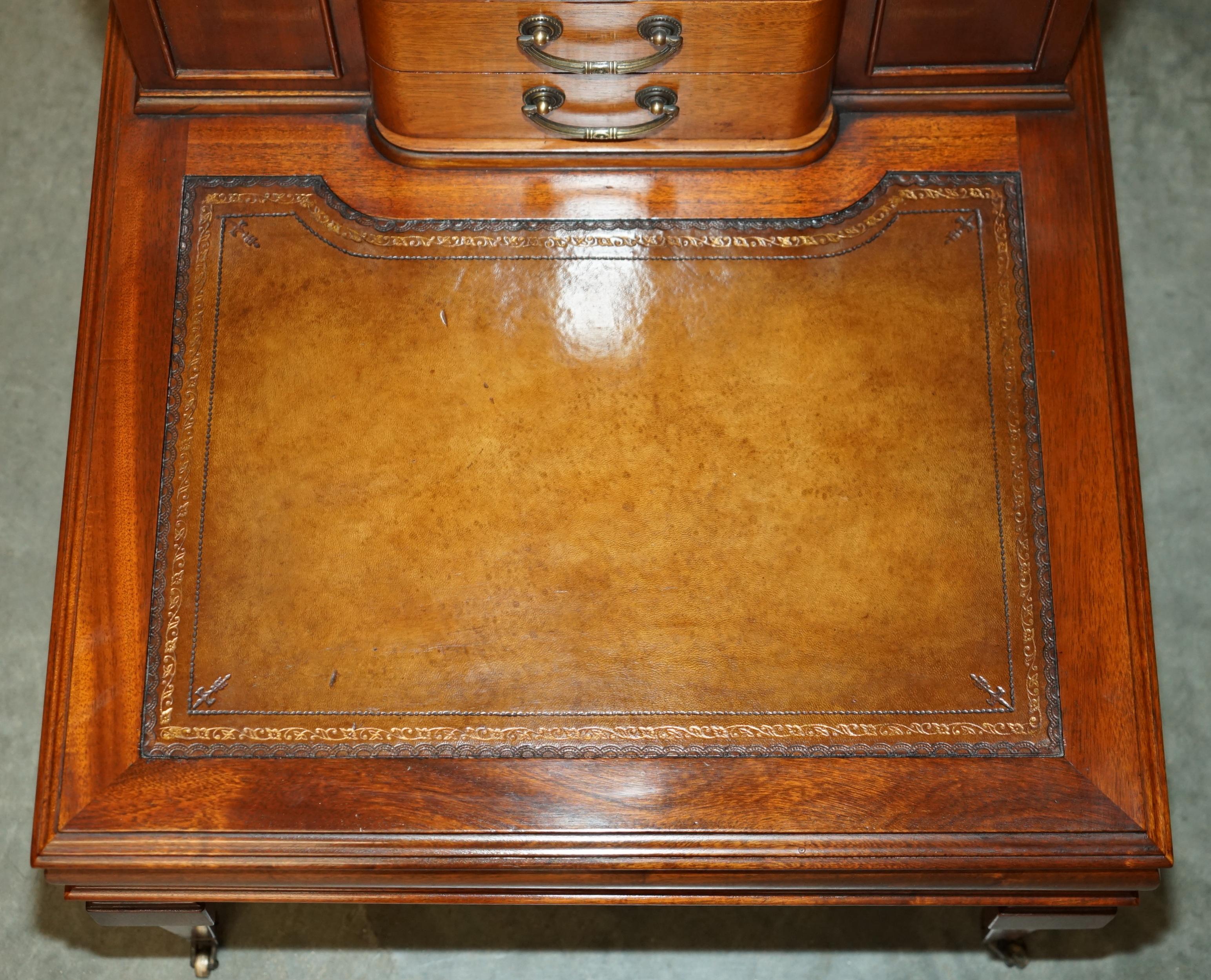 Leather EXQUISITE PAIR OF FULLY RESTORED BROWN LEATHER SIDE END BOOK TABLES WITH DRAWERs For Sale