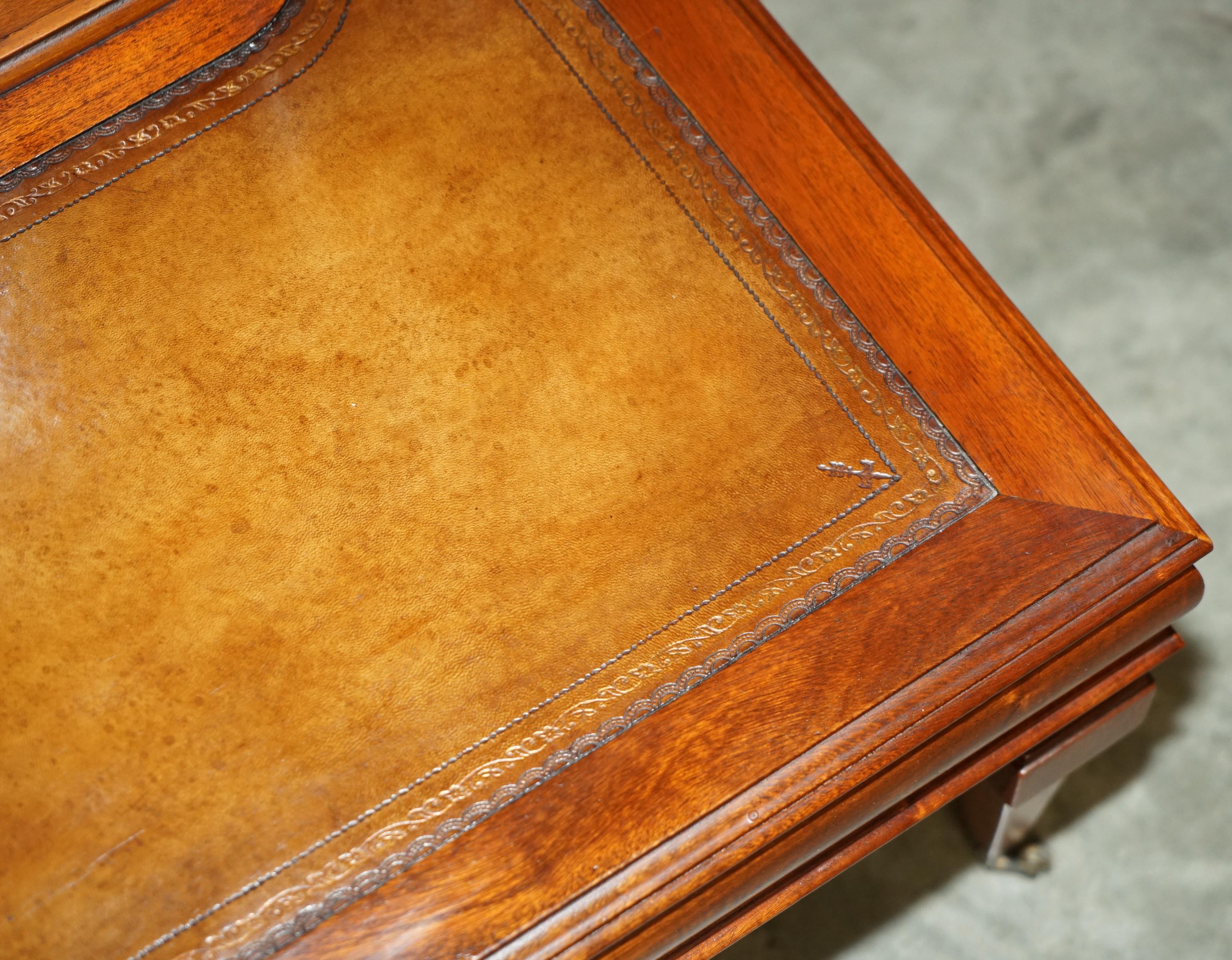 EXQUISITE PAIR OF FULLY RESTORED BROWN LEATHER SIDE END BOOK TABLES WITH DRAWERs For Sale 1