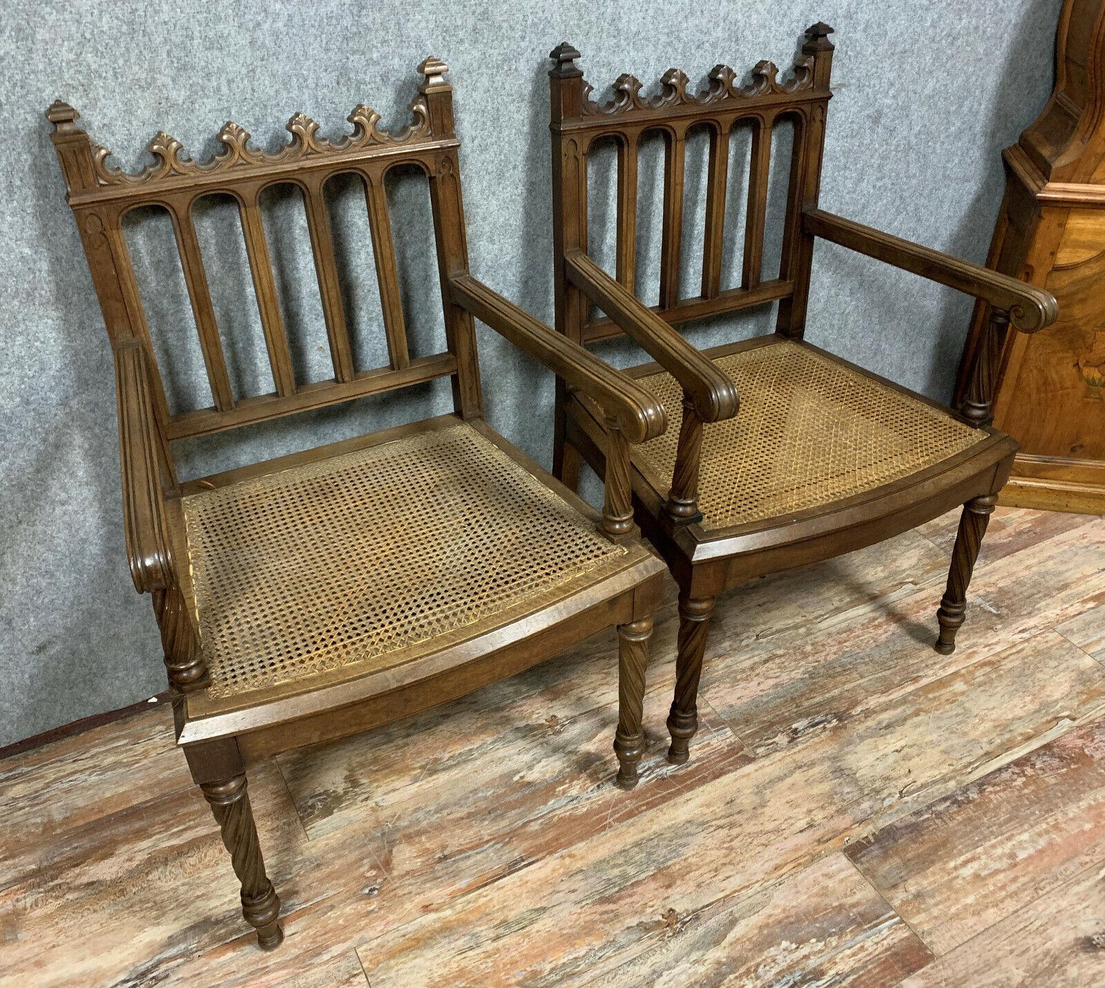 Exquisite Pair of Gothic Walnut Armchairs, circa 1850 -1X21 In Good Condition For Sale In Bordeaux, FR