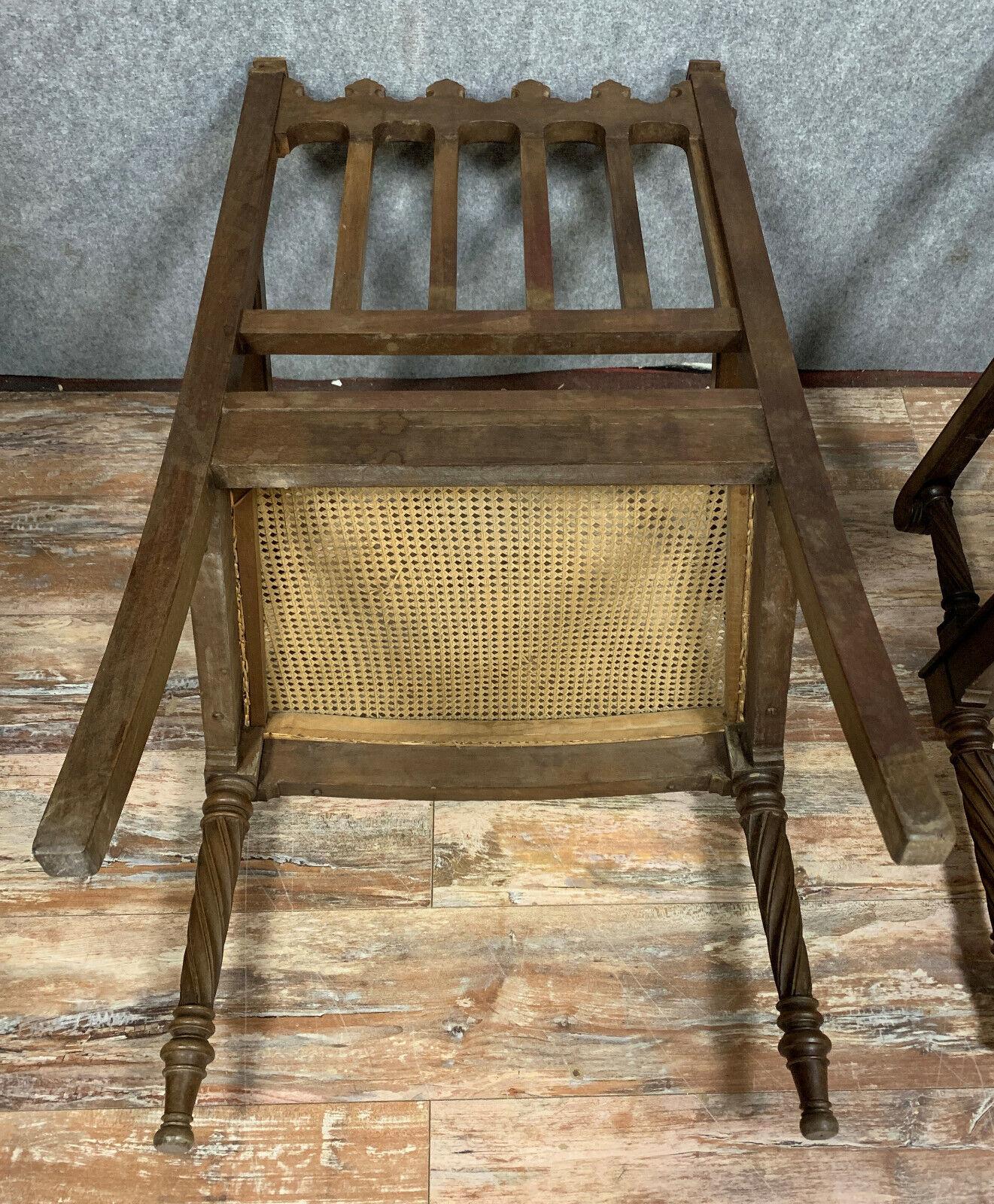 Paire de fauteuils gothiques en noyer, vers 1850 -1X21 en vente 1