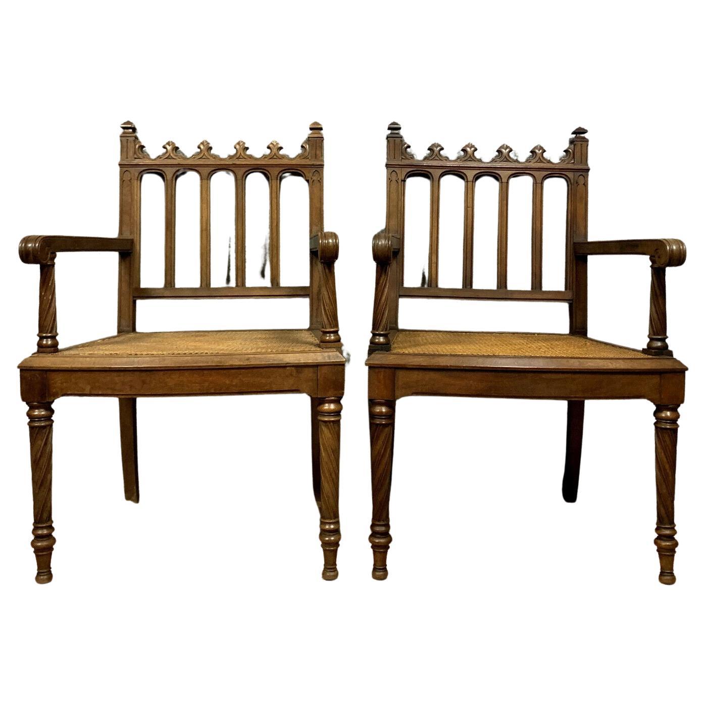 Exquisites Paar Sessel aus gotischem Nussbaumholz, um 1850 -1X21 im Angebot