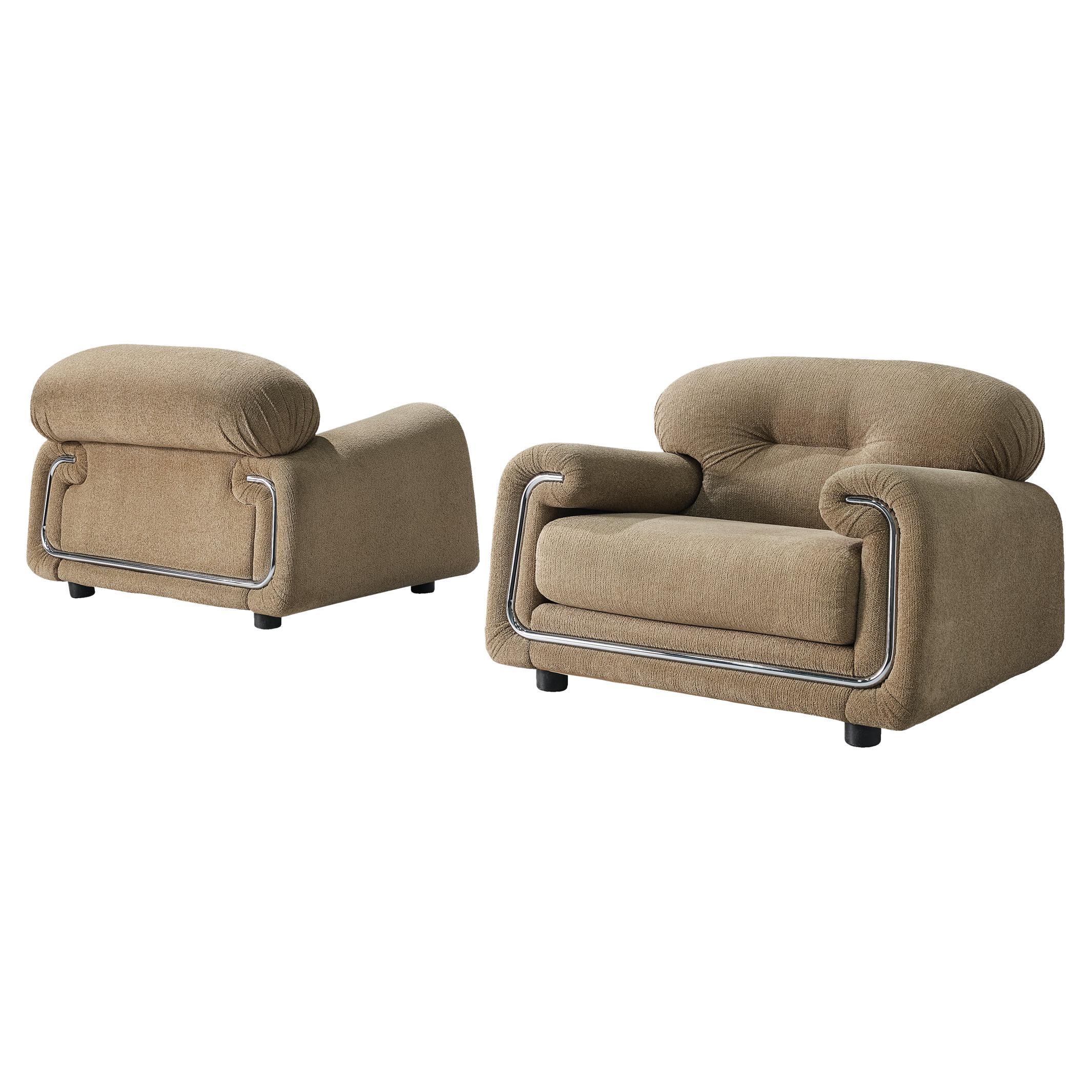 Exquisite Pair of Italian Lounge Chair in Beige Upholstery and Tubular
