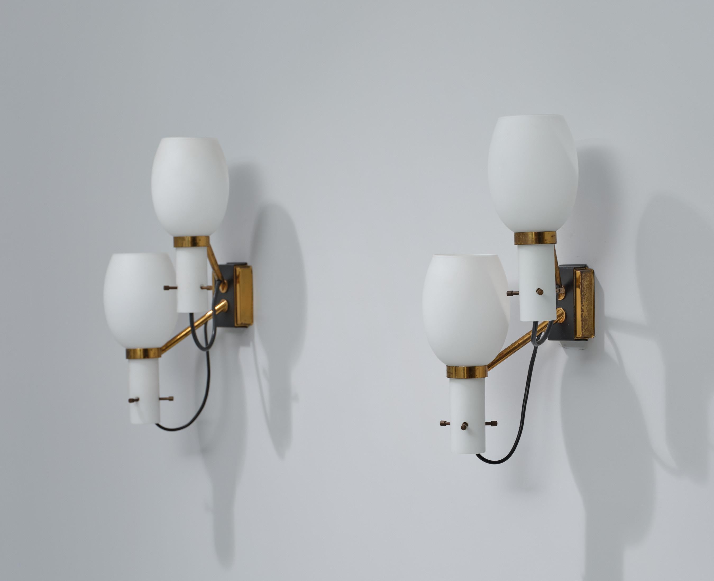 Exquisite Pair of Italian Mid-Century Modern Wall Sconces with Dual Light Source For Sale 1