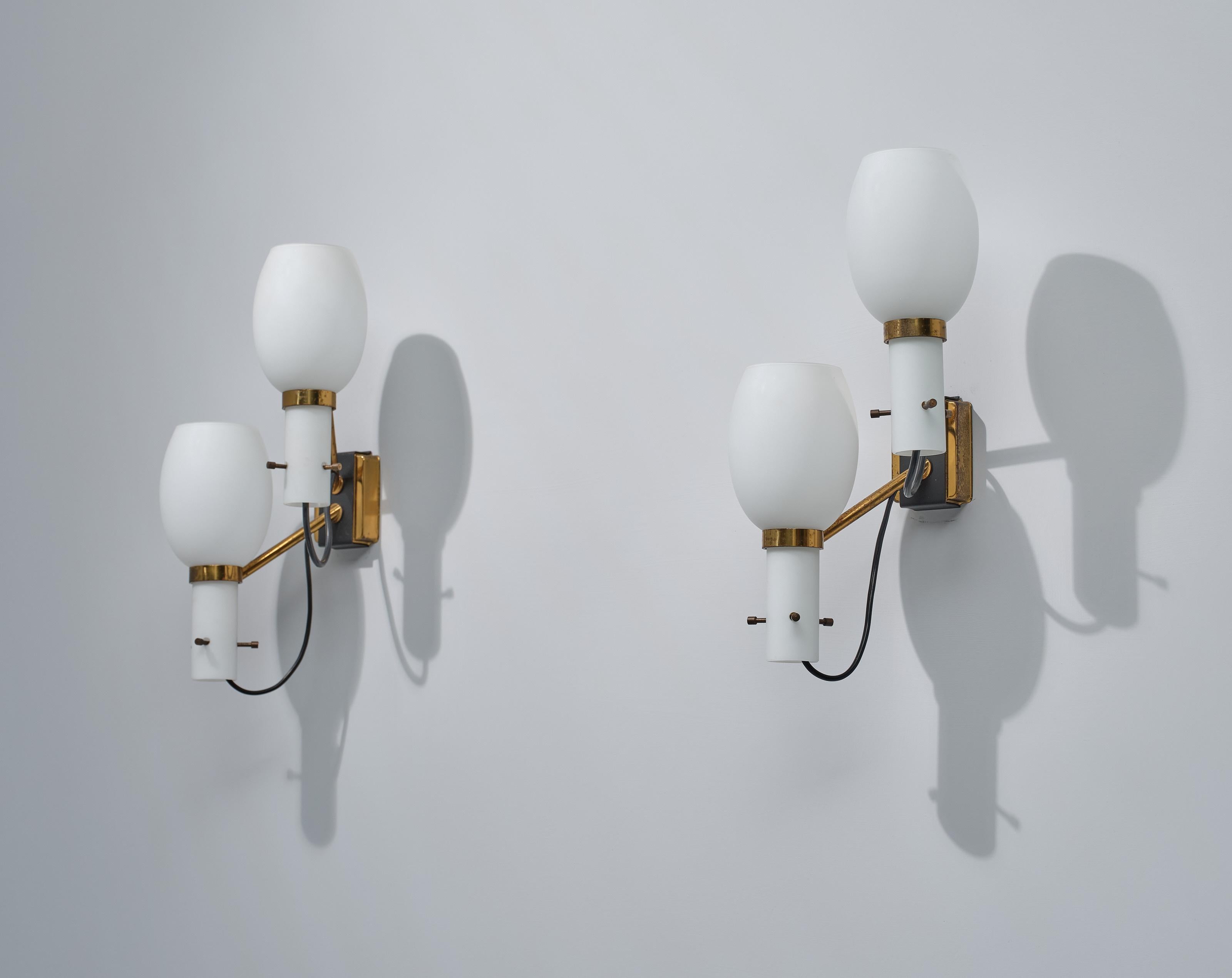 Exquisite Pair of Italian Mid-Century Modern Wall Sconces with Dual Light Source For Sale 2