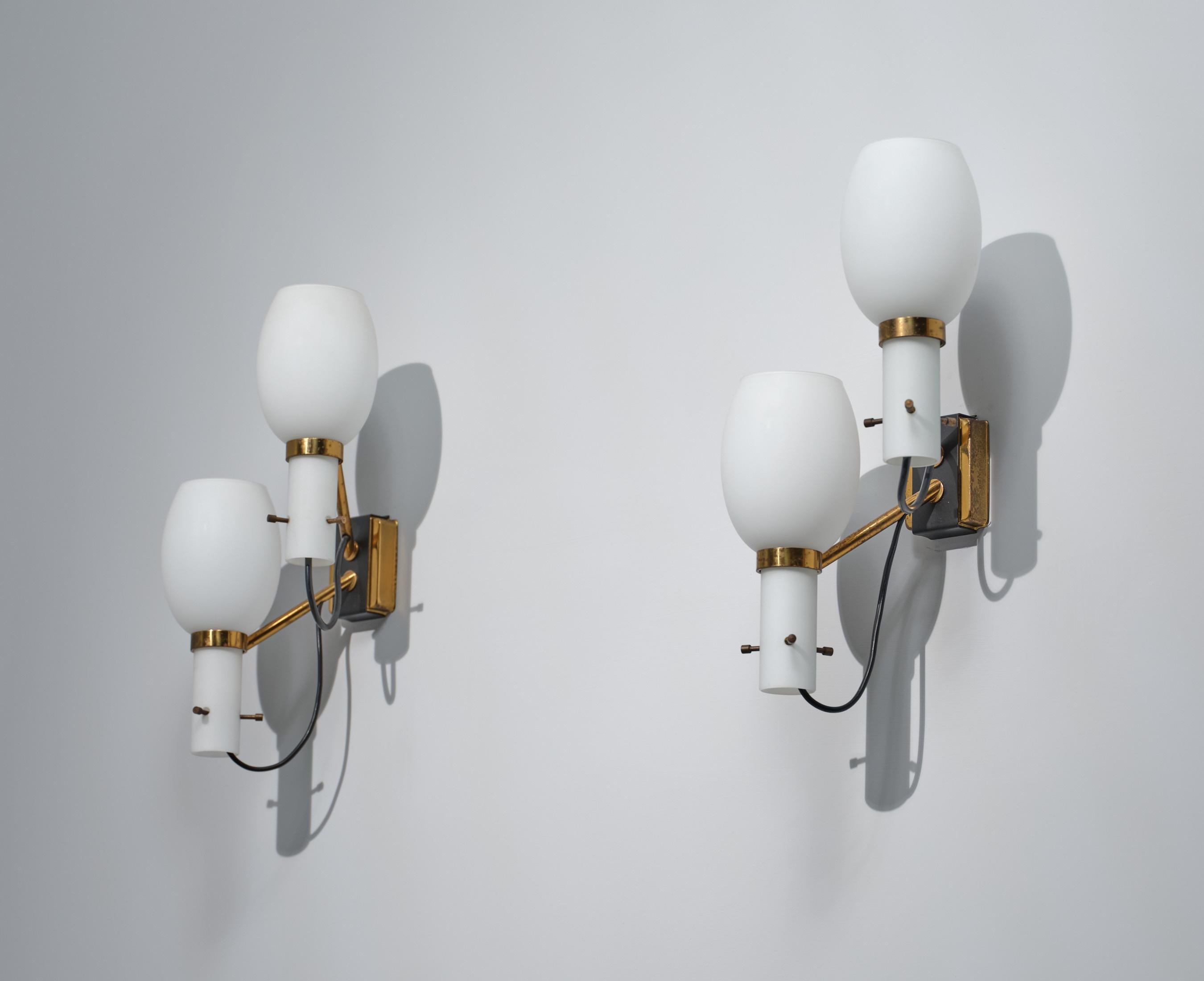Exquisite Pair of Italian Mid-Century Modern Wall Sconces with Dual Light Source For Sale 3