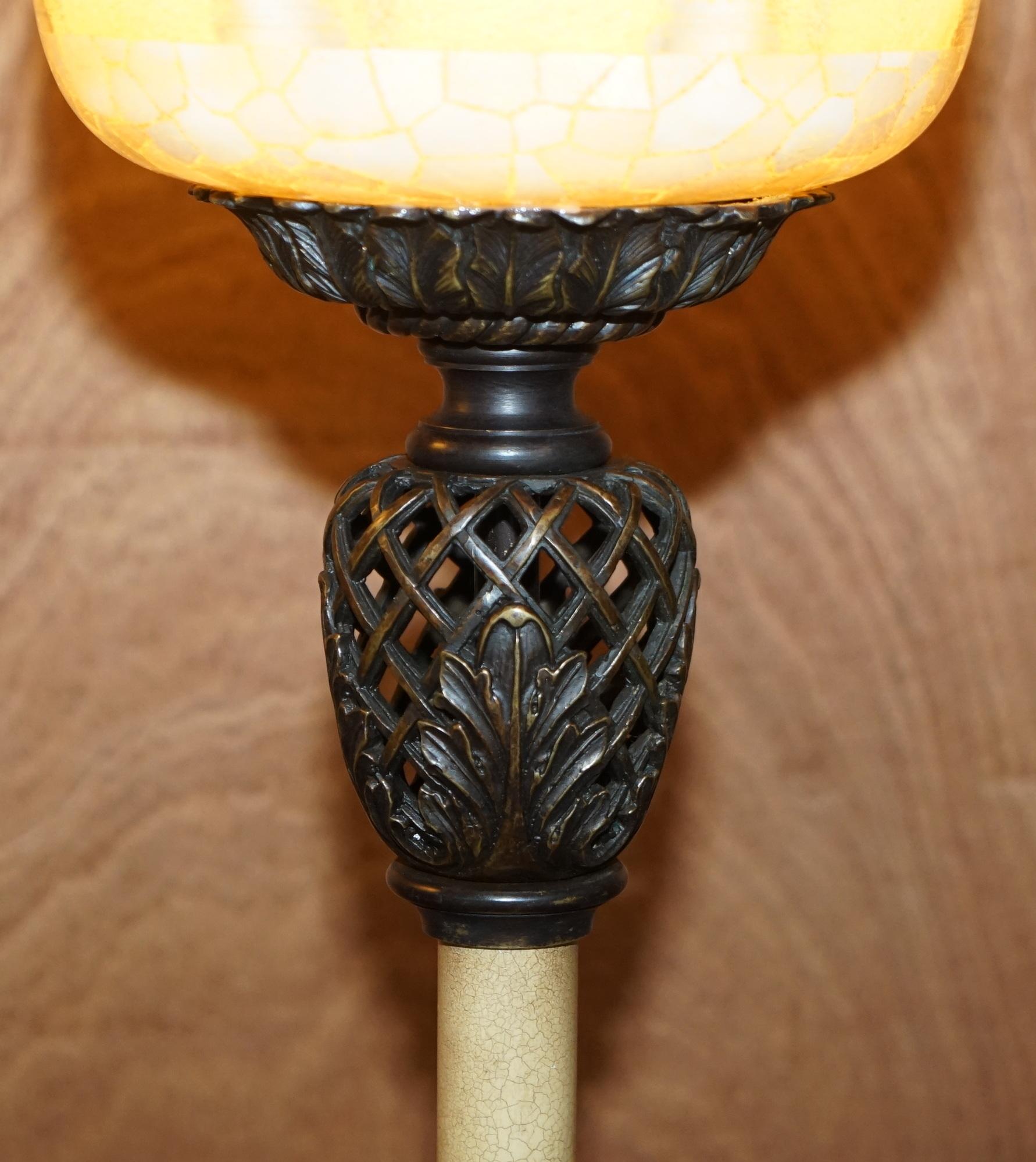 Magnifique paire de grandes lampes de bureau vintage avec abat-jour à pilier romain corinthien en vente 7