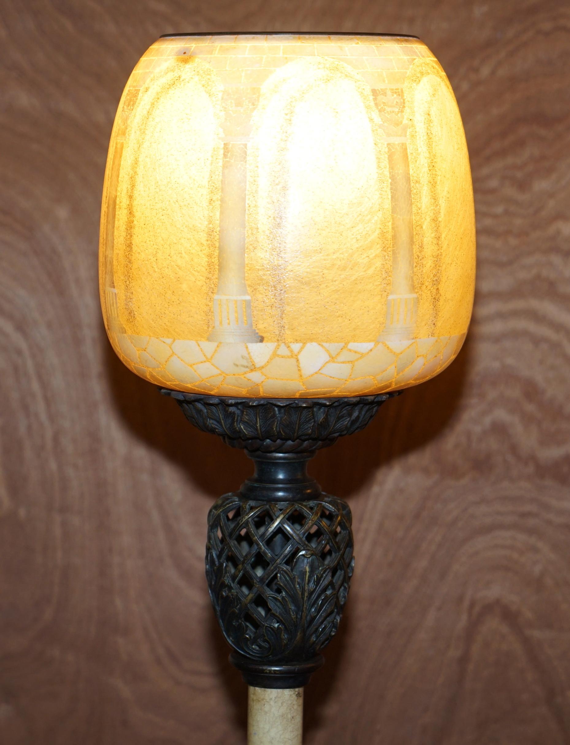 Magnifique paire de grandes lampes de bureau vintage avec abat-jour à pilier romain corinthien en vente 10