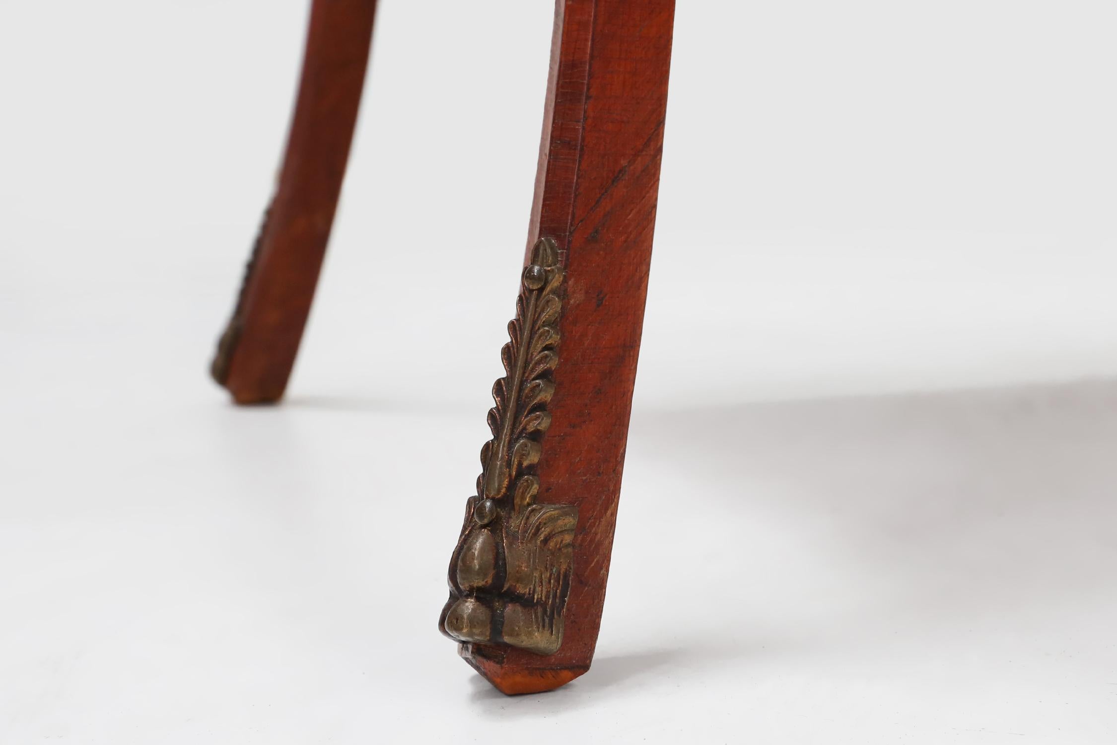 Exquisita pareja de mesillas de noche Luis XVI, Bélgica ca. 1950 en venta 1