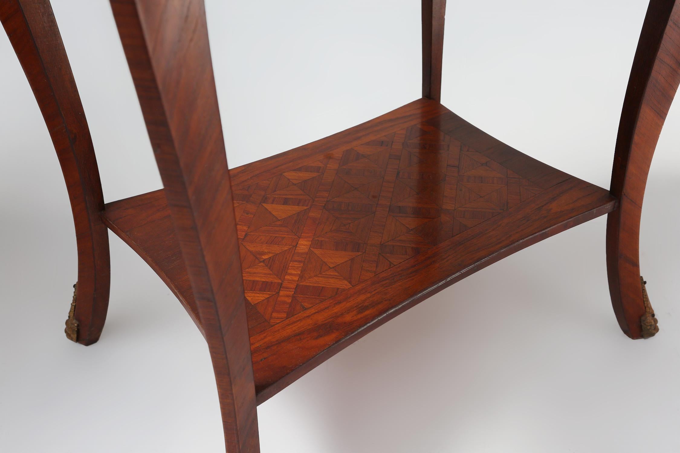Exquisita pareja de mesillas de noche Luis XVI, Bélgica ca. 1950 en venta 2