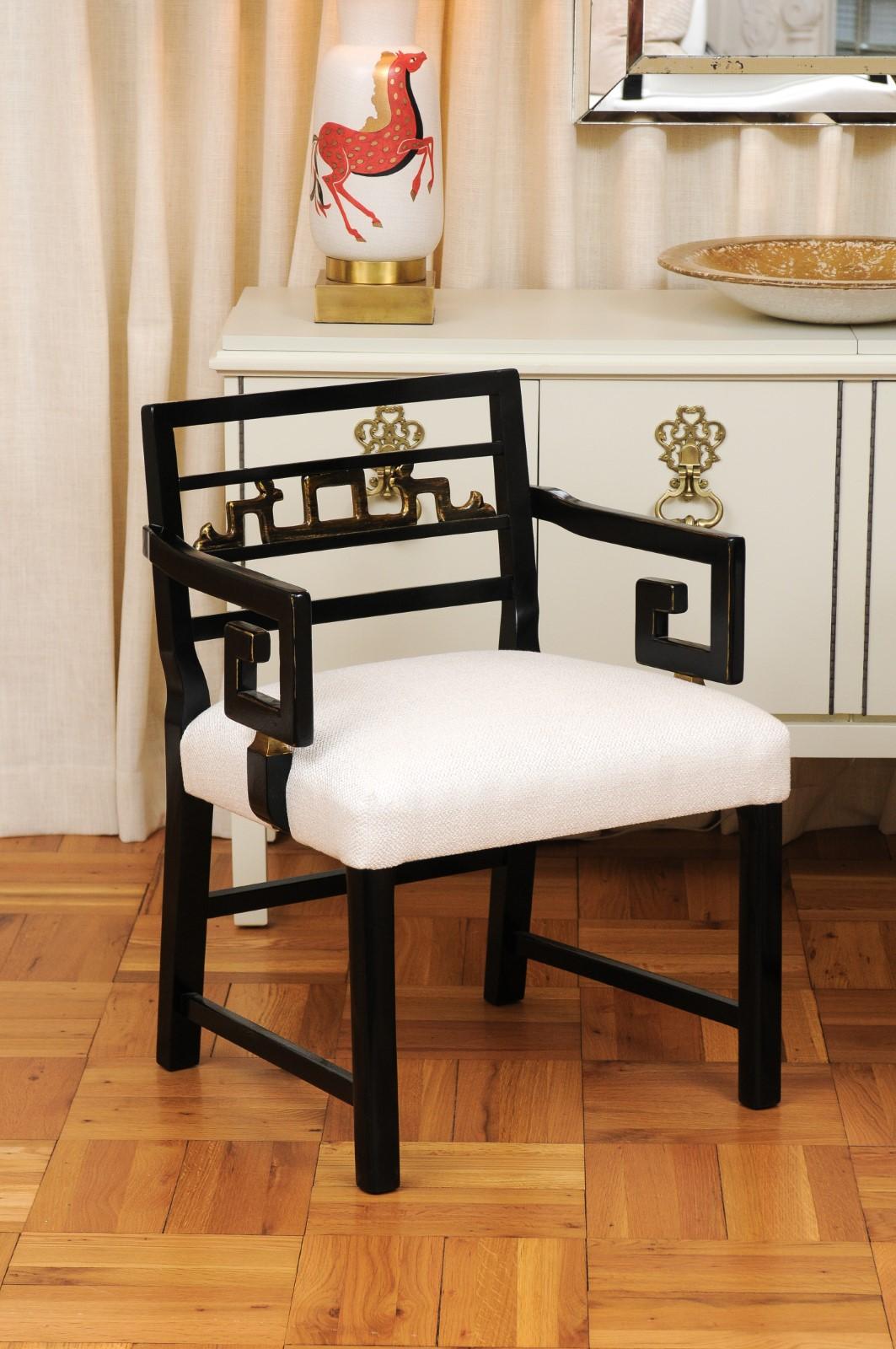 Américain Magnifique paire de fauteuils modernes de style Chinoiserie avec motif de clé grecque par Baker, vers 1960 en vente