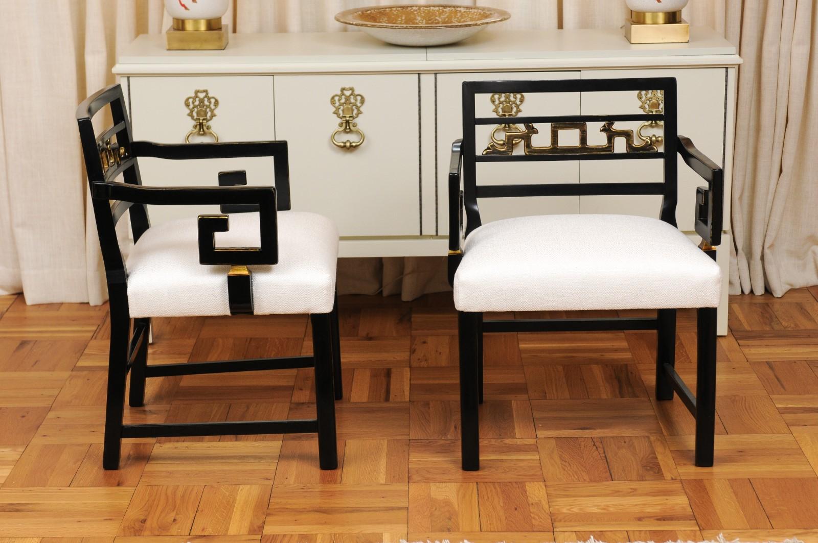 Acajou Magnifique paire de fauteuils modernes de style Chinoiserie avec motif de clé grecque par Baker, vers 1960 en vente
