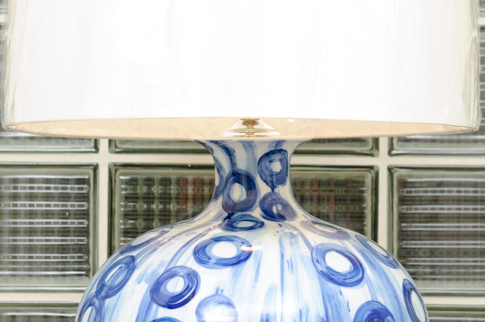 Portugais Magnifique paire de céramiques portugaises, datant d'environ 1980, en tant que nouvelles lampes sur mesure en vente