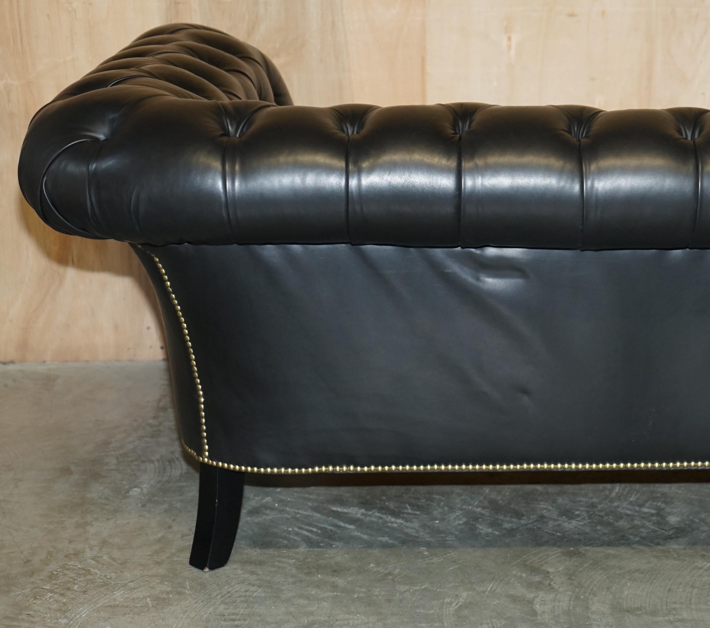 EXQUISITE PAIR OF RALPH LAUREN BROOK STREET BLACK LEATHER CHESTERFIELD SOFAs For Sale 3